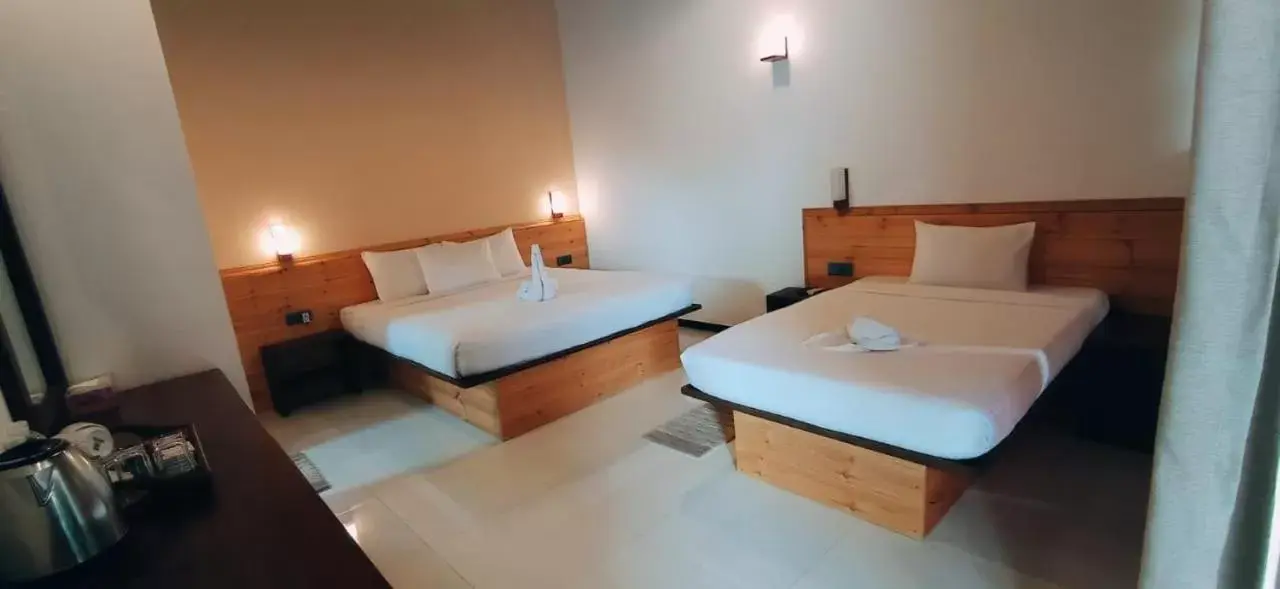 Triple Room with Pool View - single occupancy in Hotel Bella Vista Triple Room with Pool View - single occupancy in Hotel Bella Vista