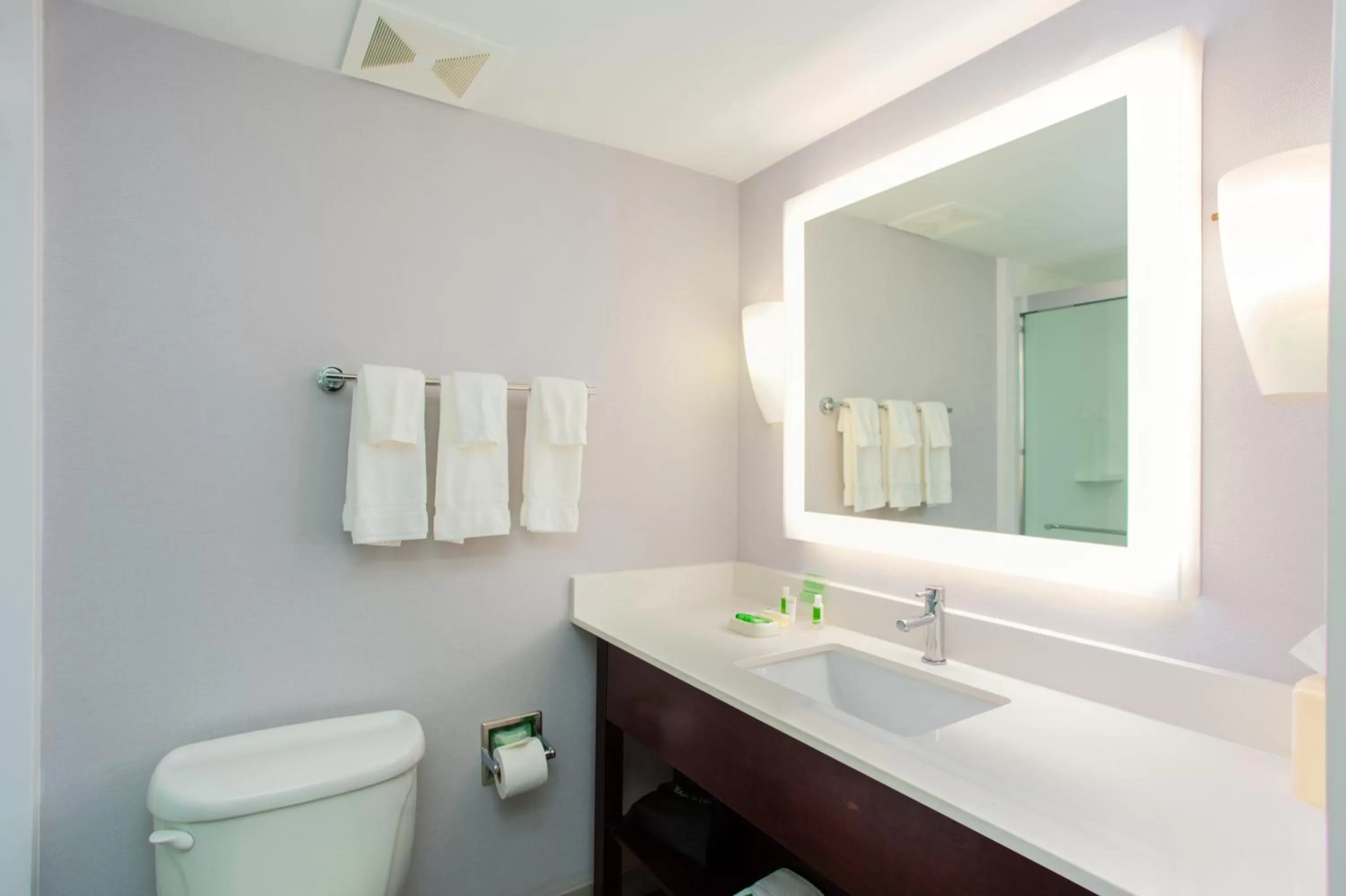 Photo of the whole room in Holiday Inn Hotel & Suites Tallahassee Conference Center North by IHG