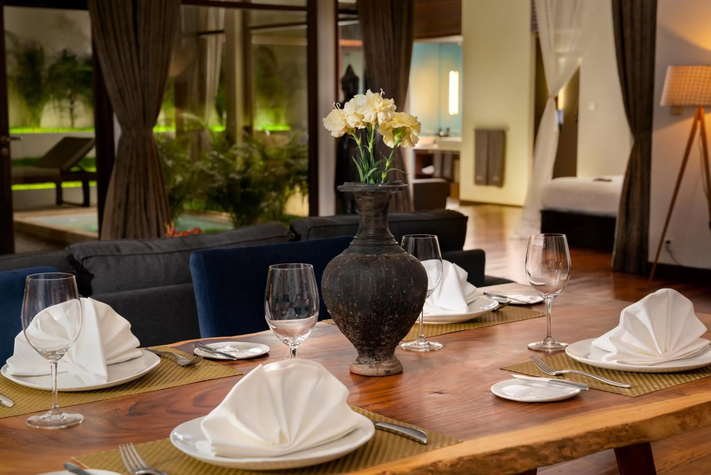Dining area in Heritage Suites Hotel