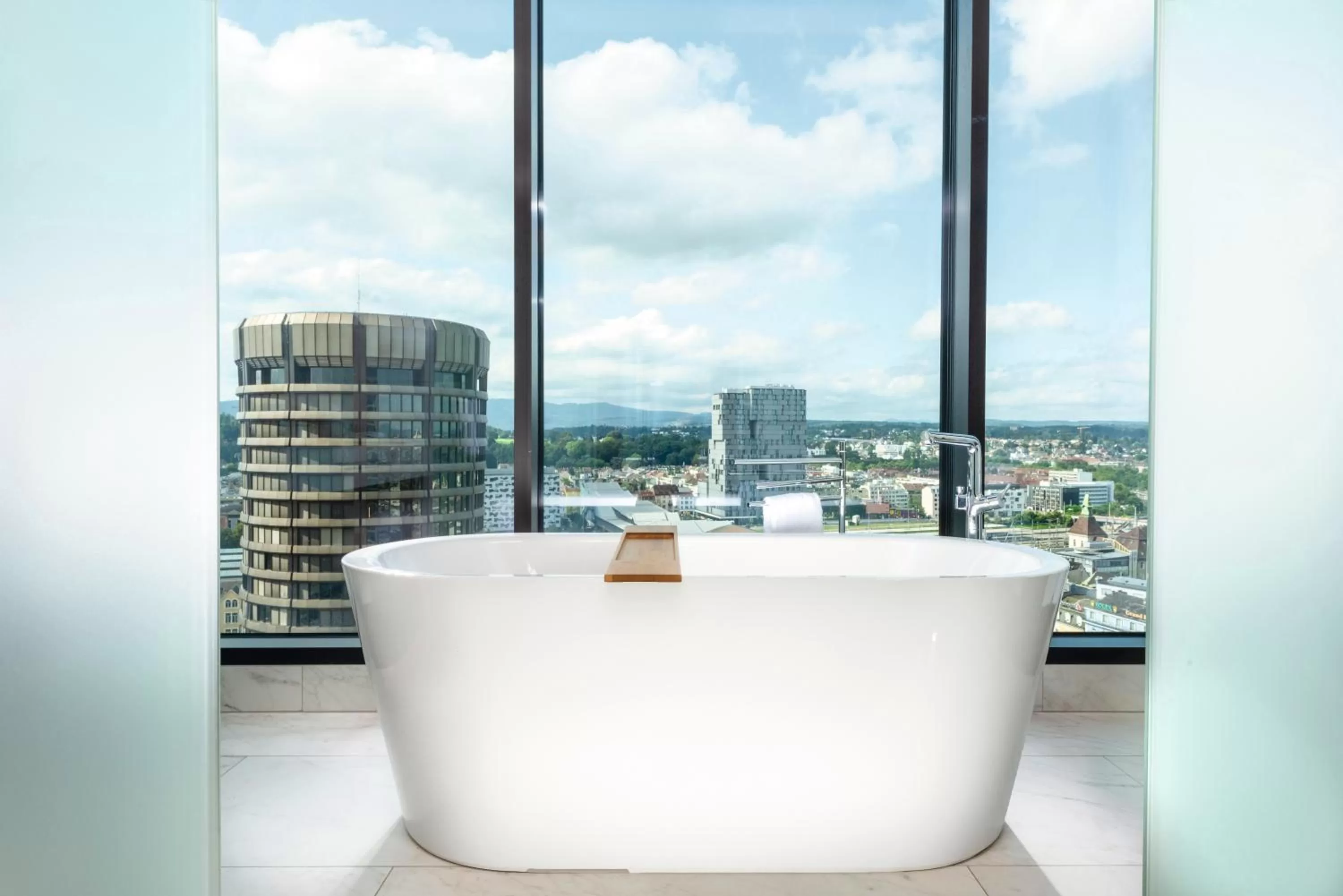 Bath in Mövenpick Hotel Basel