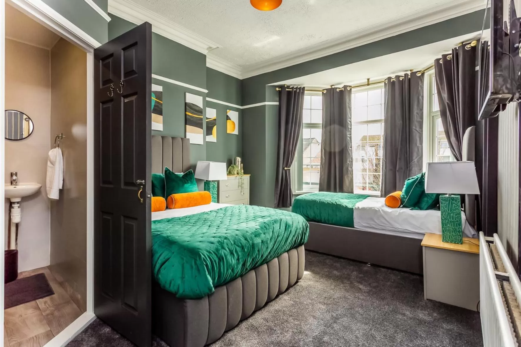 Bedroom, Bed in Comfy-Stays - Lower Ocean Road