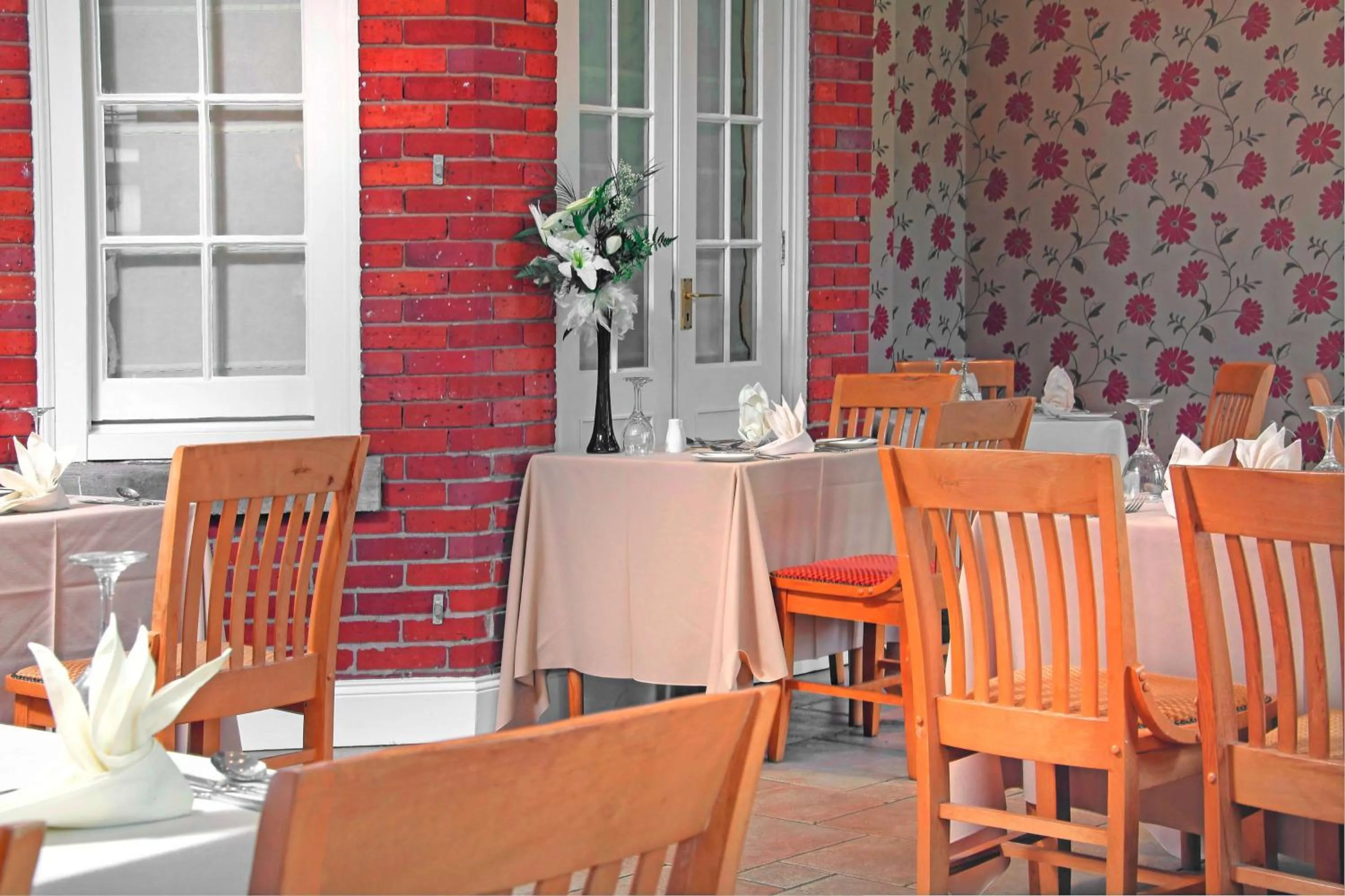 Restaurant/places to eat in Deincourt Hotel