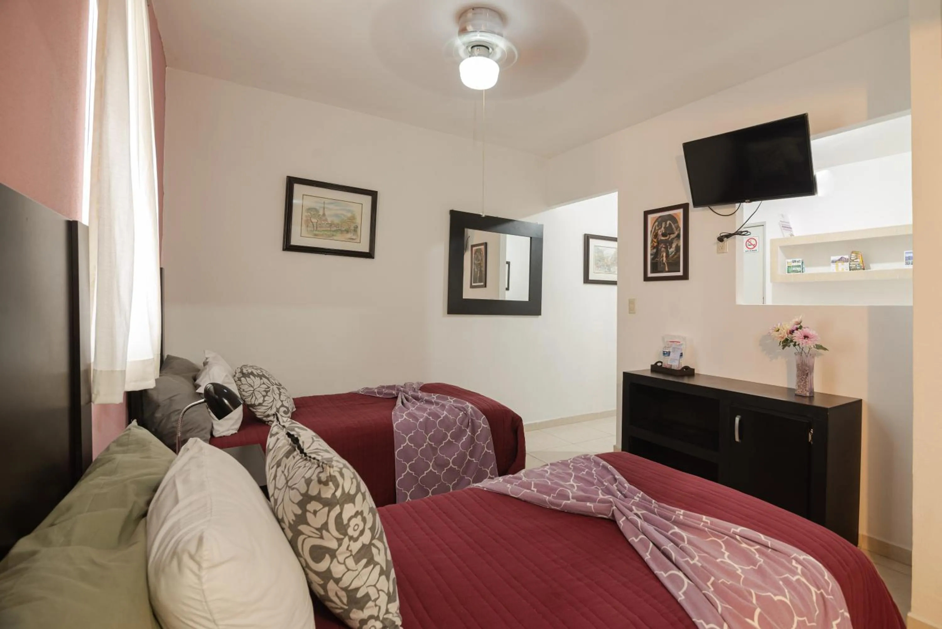 Photo of the whole room, Bed in El Rincon de Los Angeles