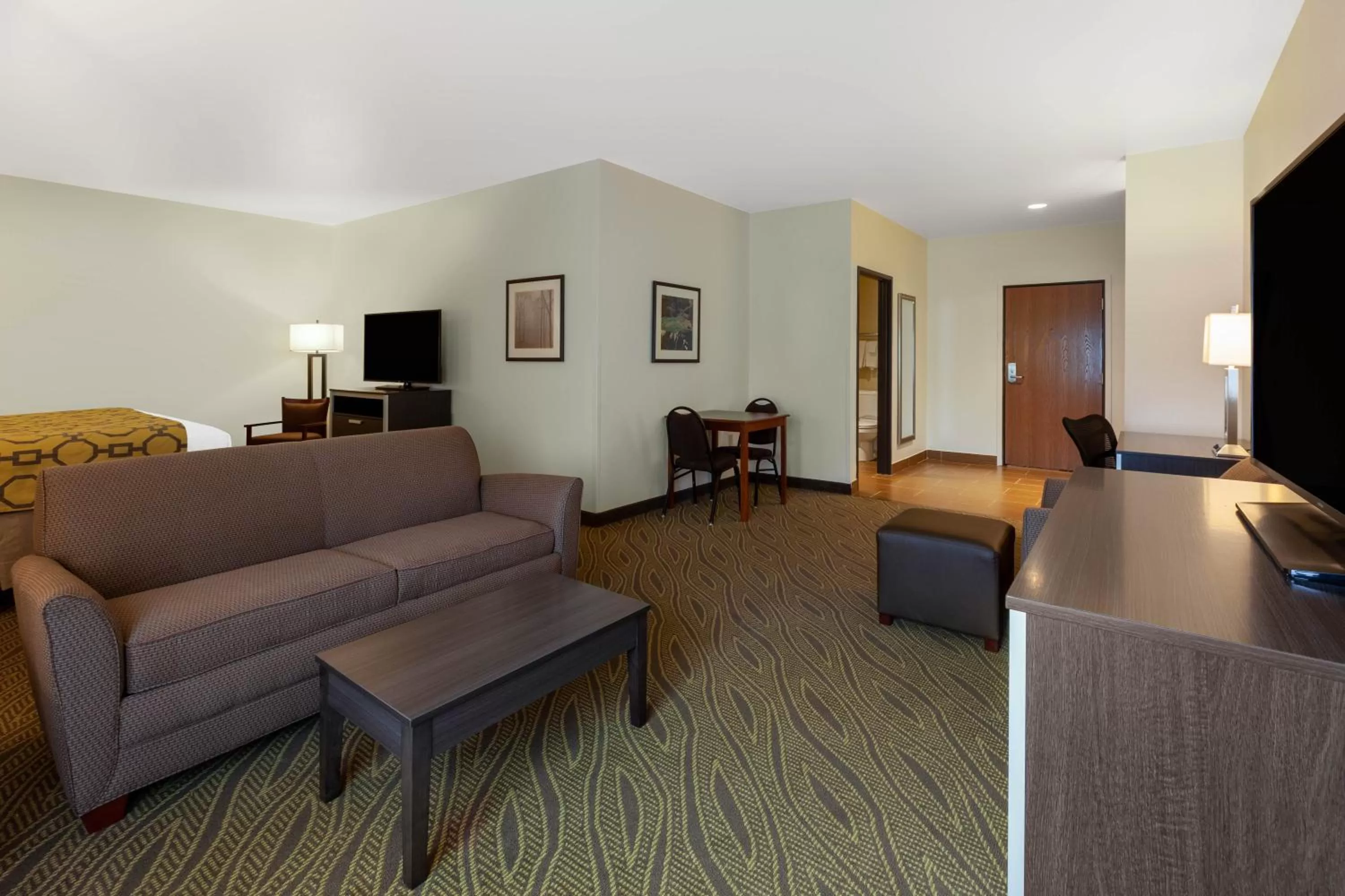 Photo of the whole room in Baymont by Wyndham Beulah