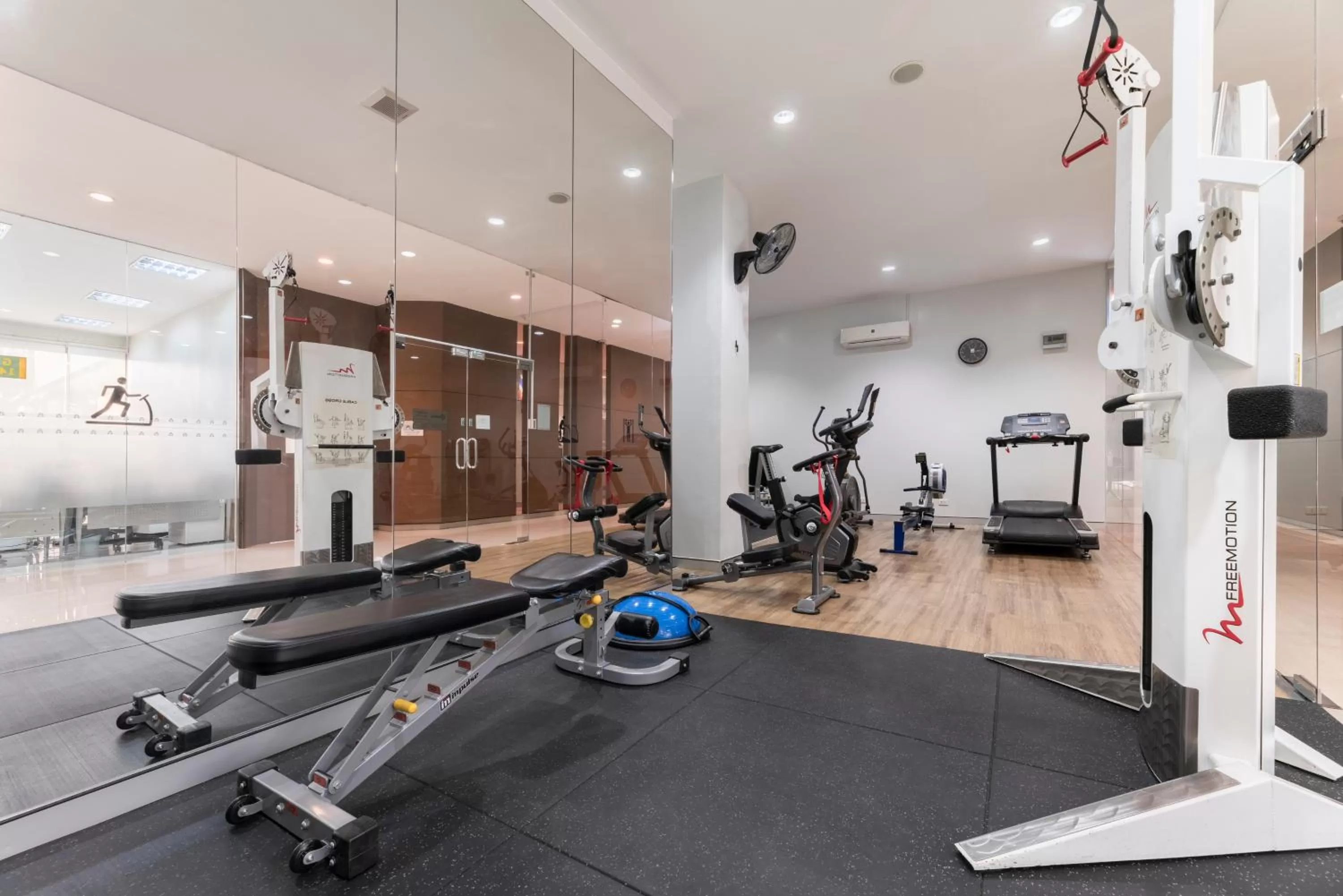 Fitness centre/facilities in At 115 Hotel By Rompo