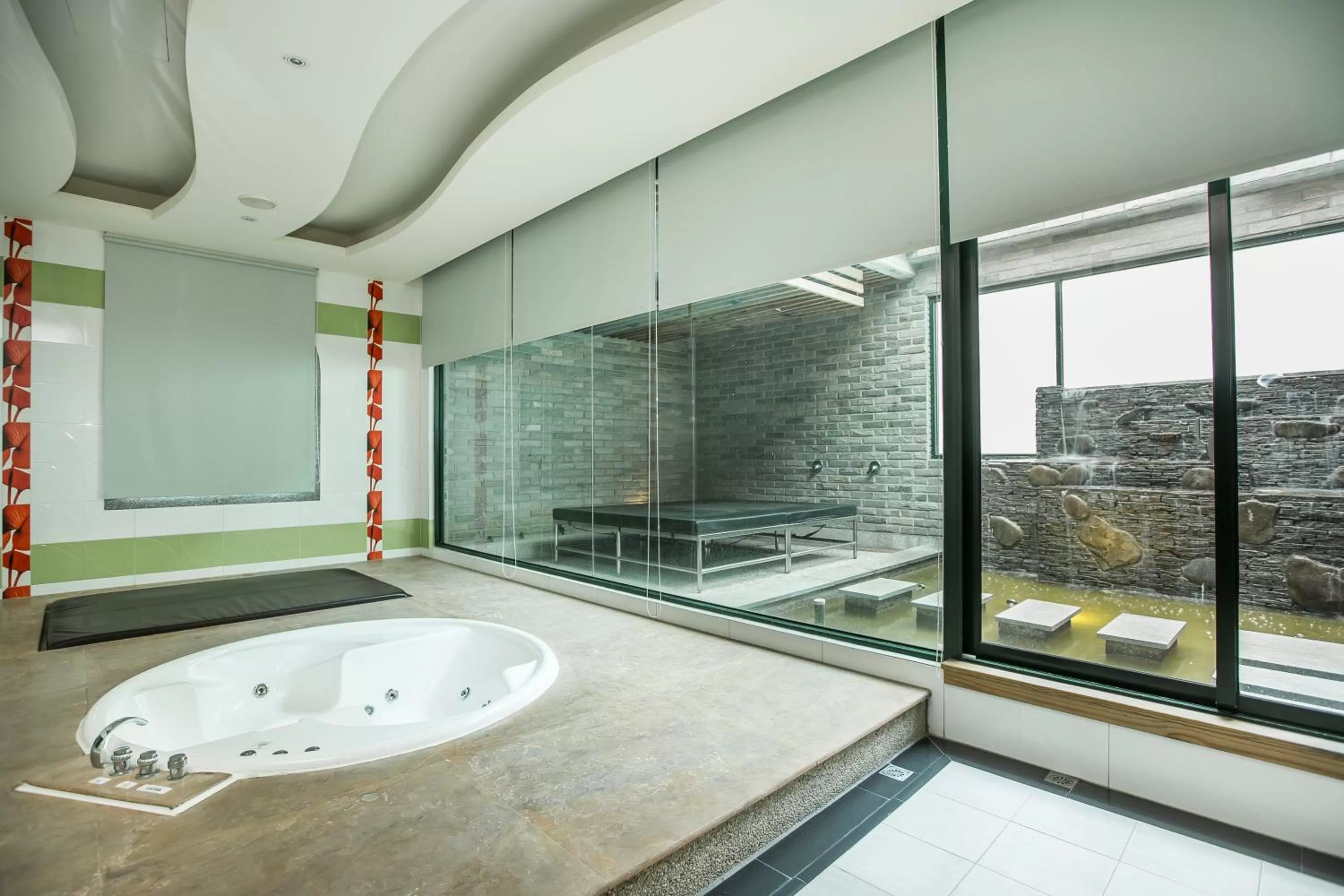 Bathroom in Moon Area Motel