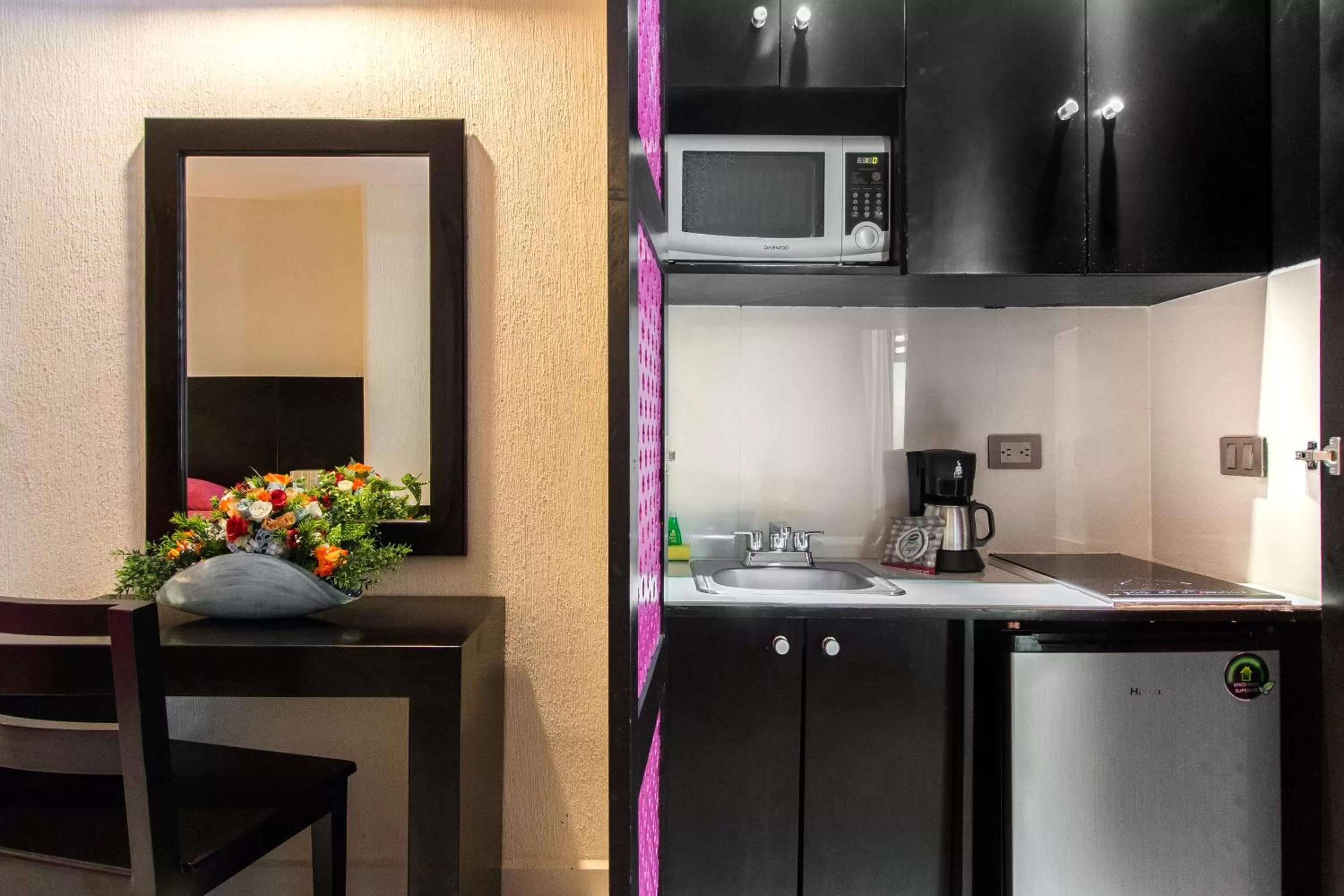 Kitchen or kitchenette in Suites Corazon
