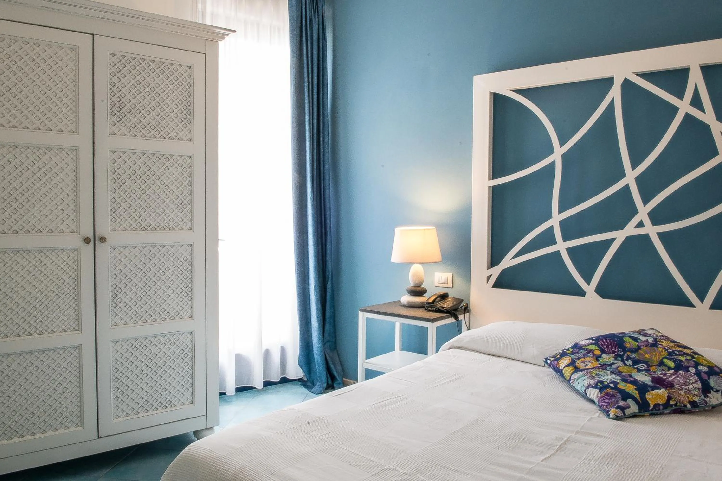 Photo of the whole room, Bed in Hotel Cutimare - Aeolian Charme