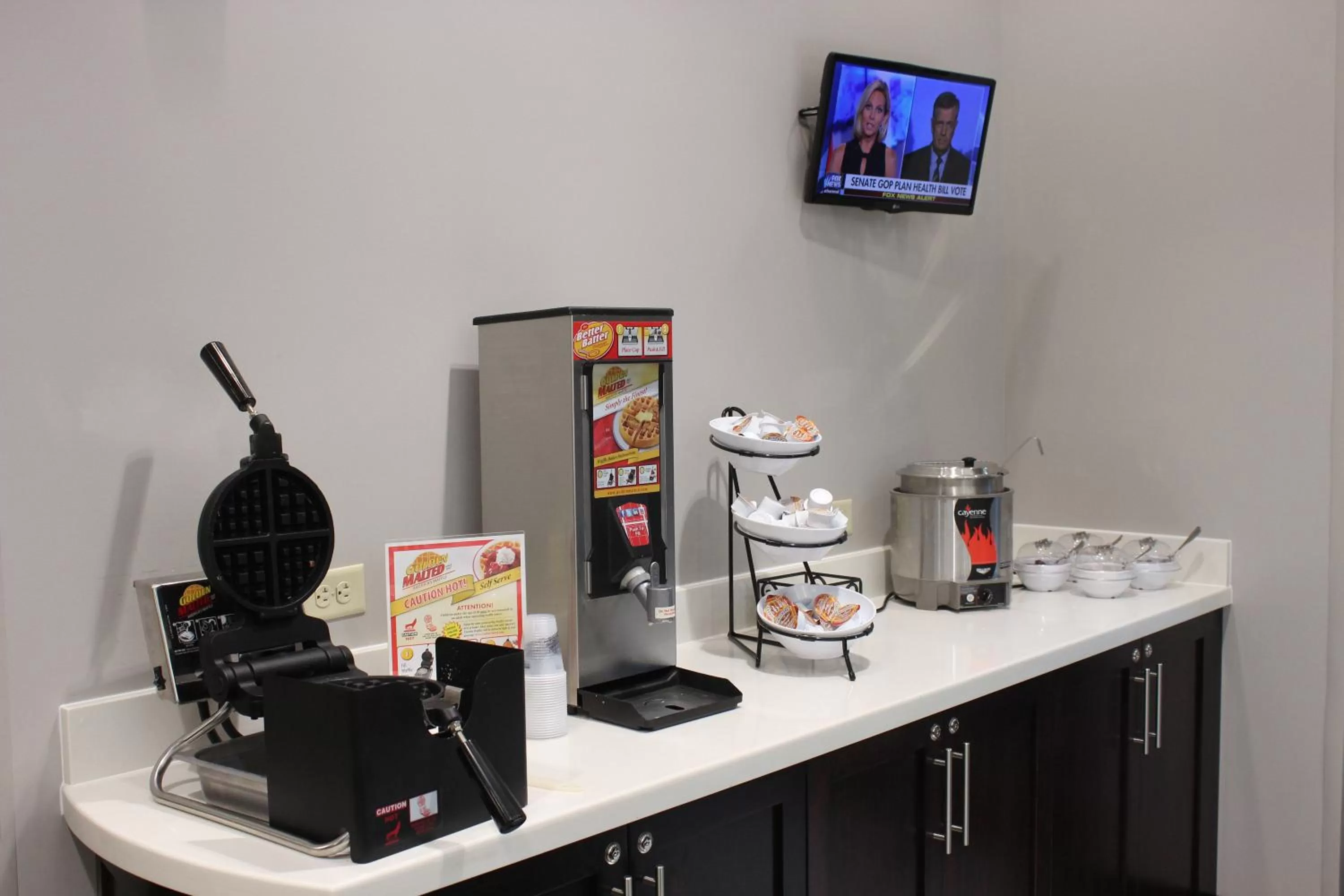 Restaurant/places to eat in Staybridge Suites Miamisburg by IHG