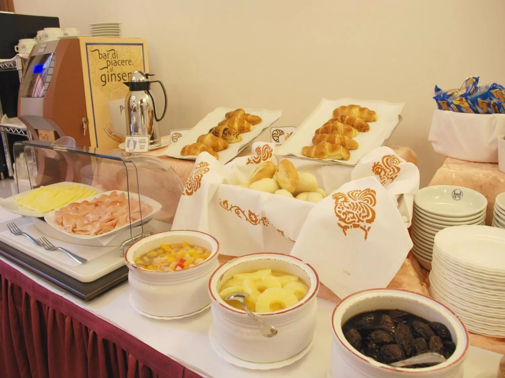 Buffet breakfast in Hotel Palace Bologna Centro