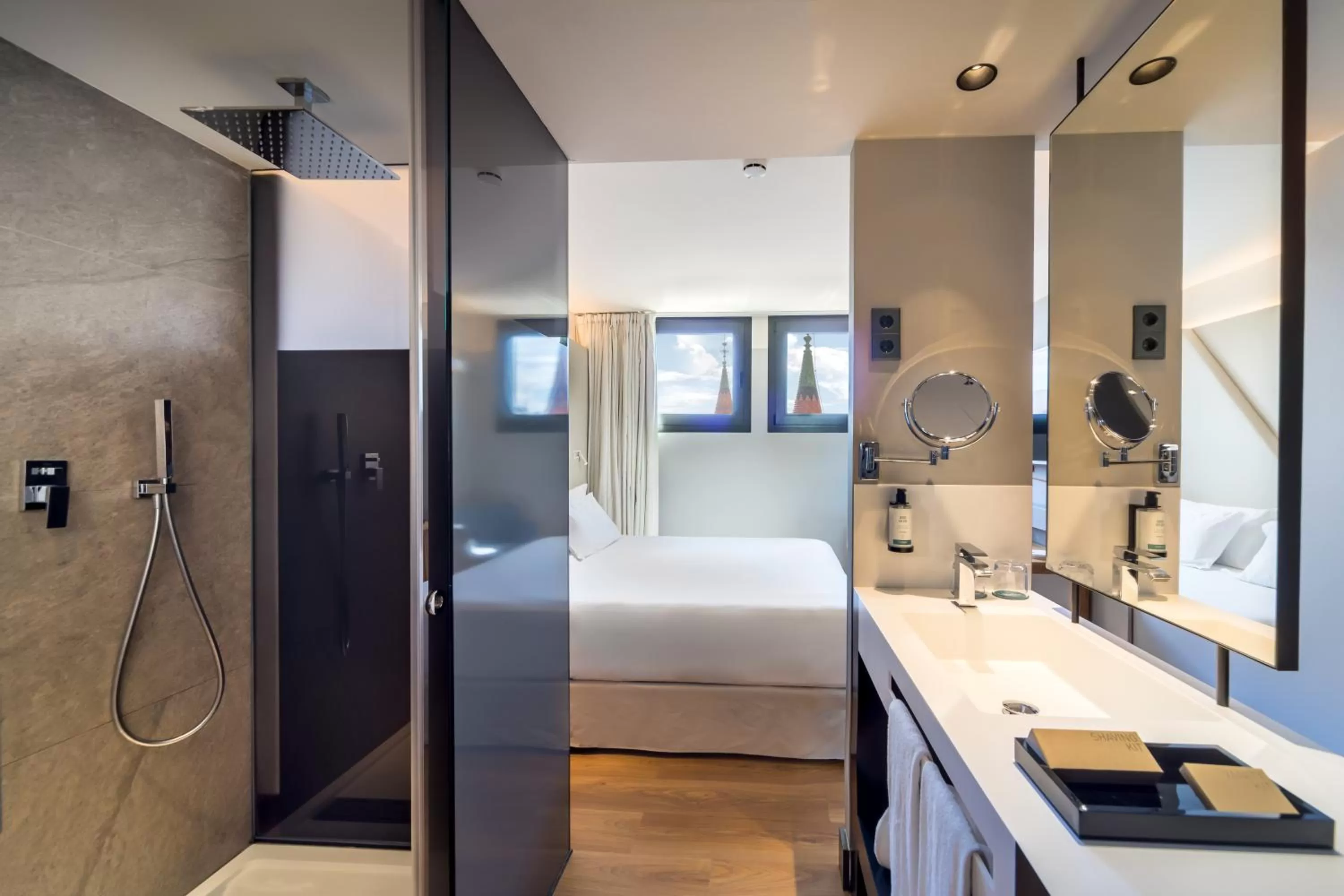 Shower, Bed in Occidental Diagonal 414