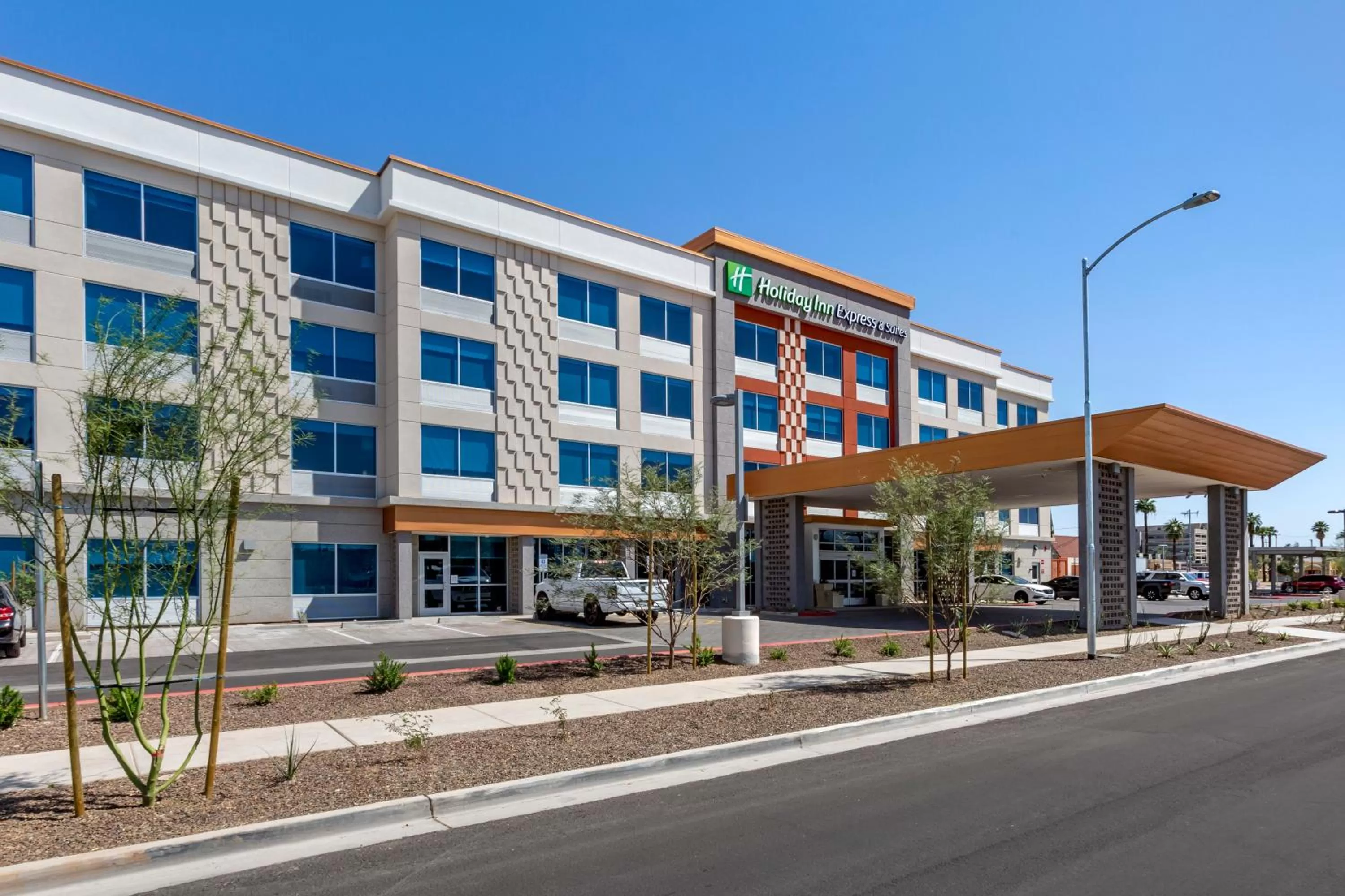 Property building in Holiday Inn Express & Suites - Phoenix Dwtn - State Capitol by IHG