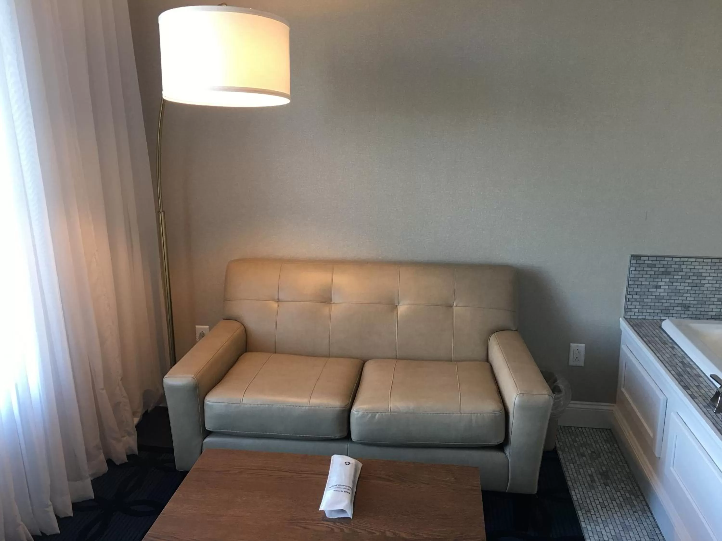 Seating area in Riverside inn hannibal