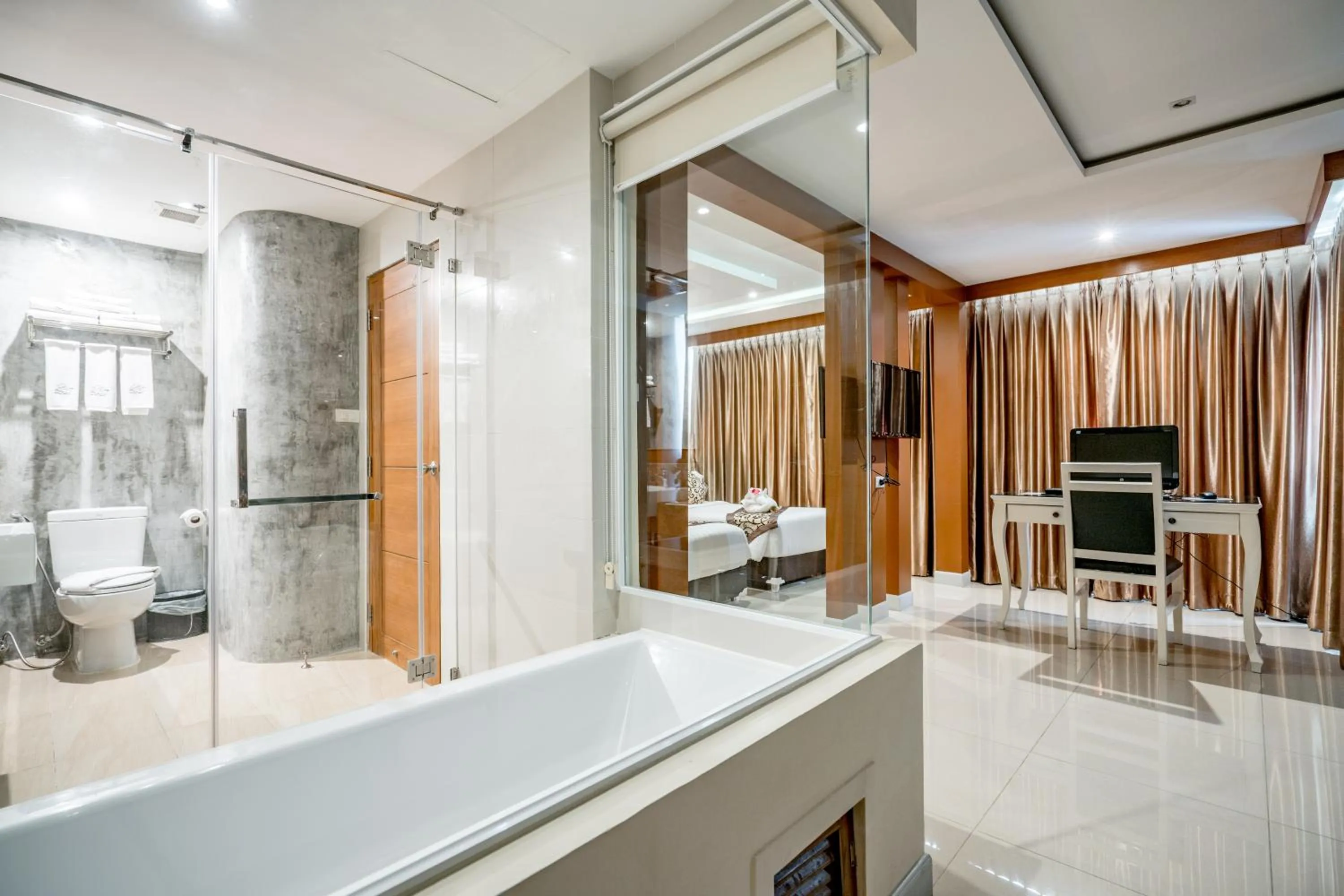 Shower in 247 Boutique Hotel