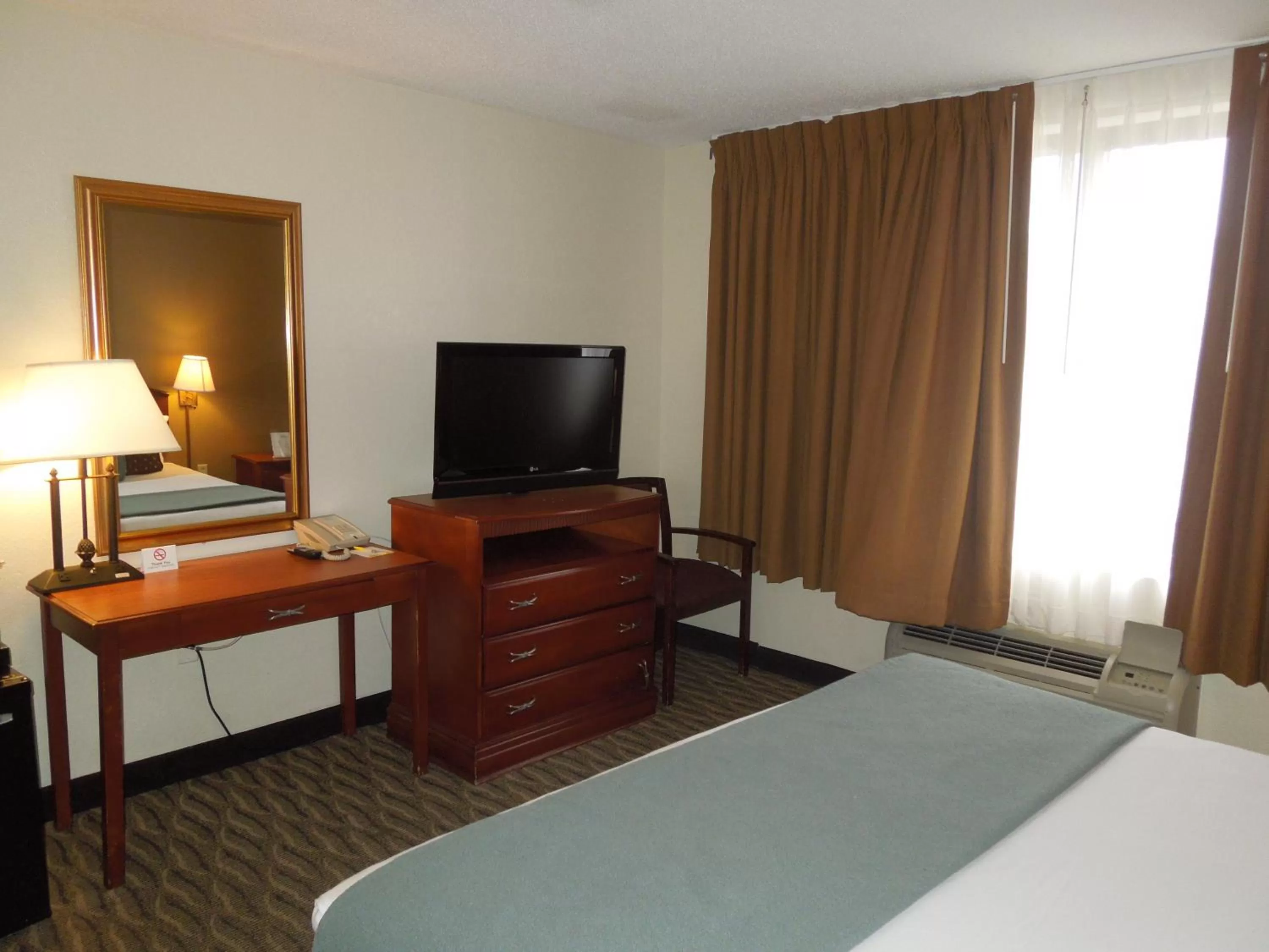 Double Room - Non-Smoking  in Days Inn by Wyndham Silver Spring
