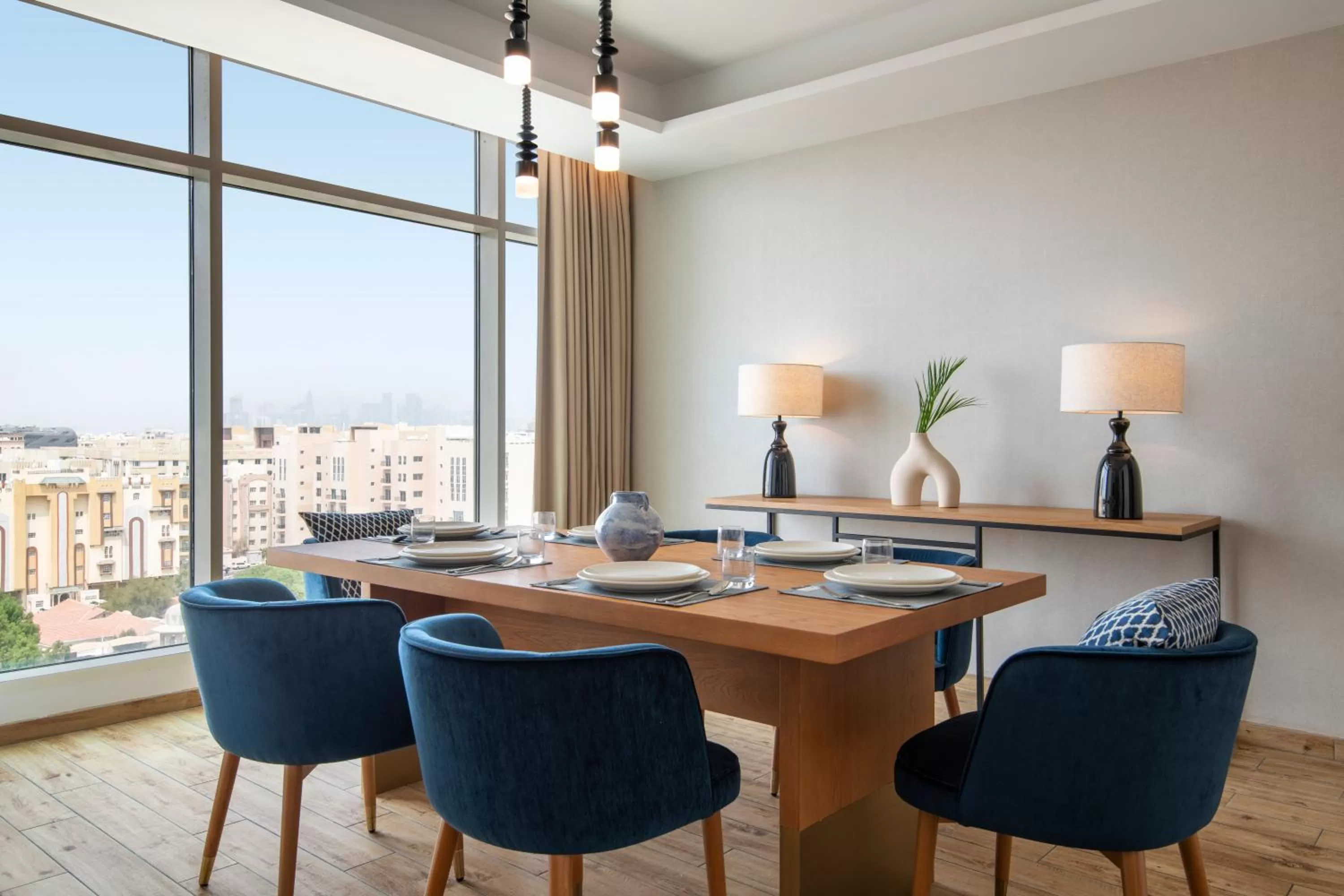 Dining area in Abesq Doha Hotel and Residences, an IHG Hotel