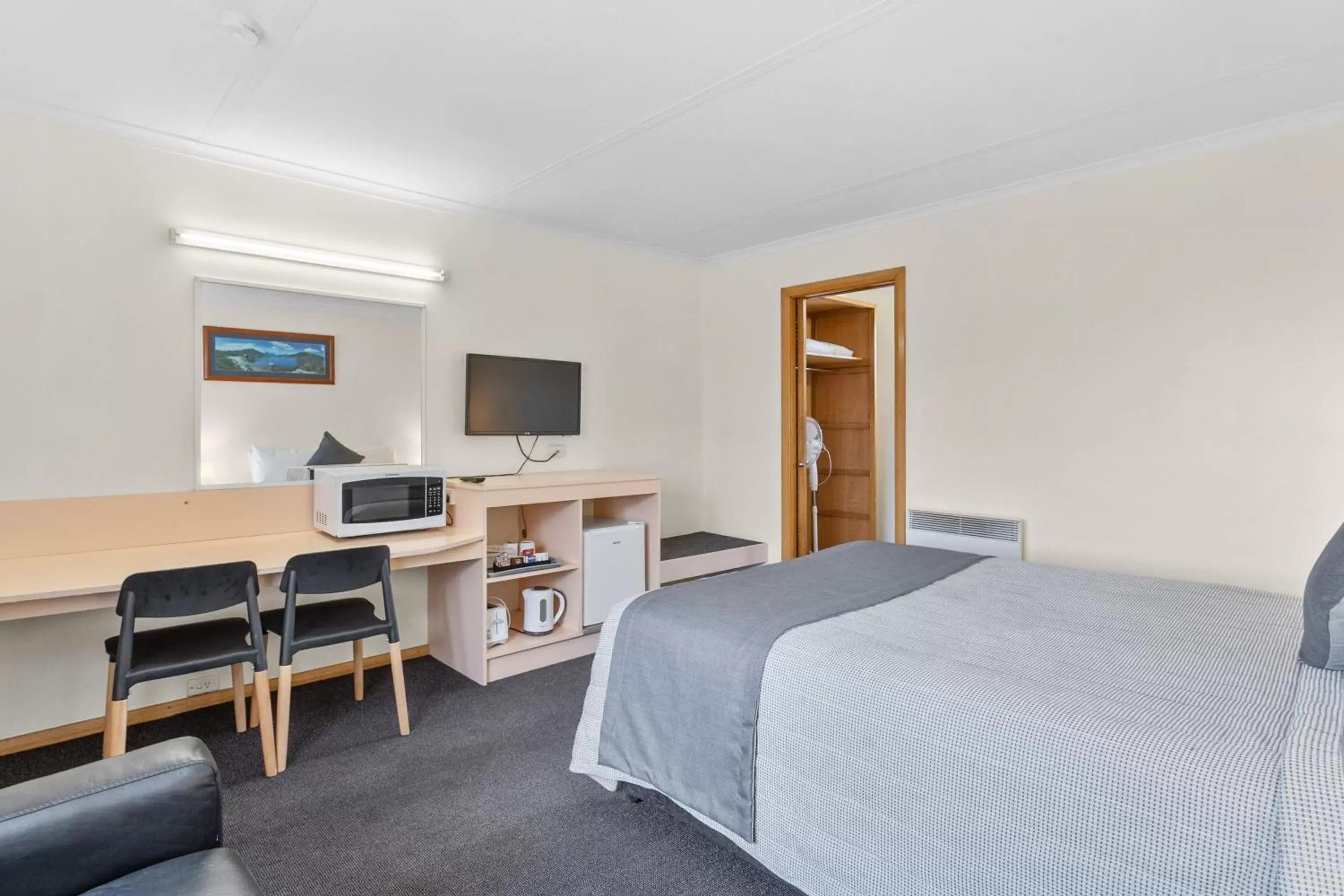 Standard Queen Room - Ground Floor in Martin Cash Motel Standard Queen Room - Ground Floor in Martin Cash Motel