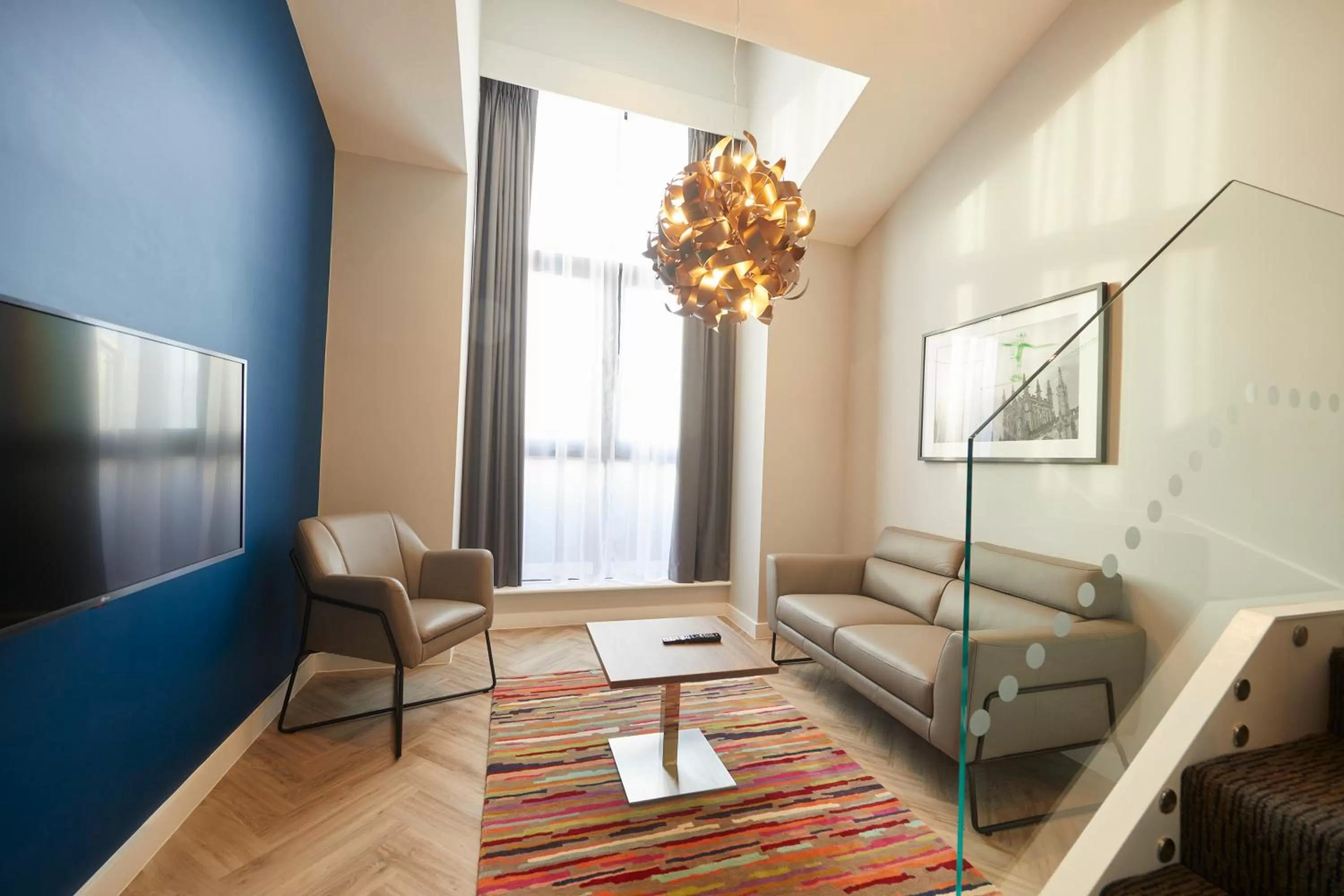 Living room in Roomzzz York City