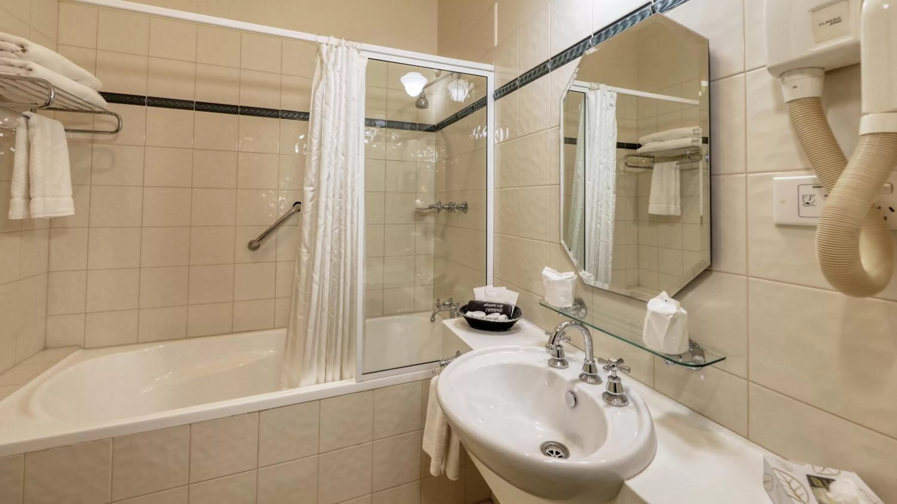 Bathroom in Royal Exchange Hotel