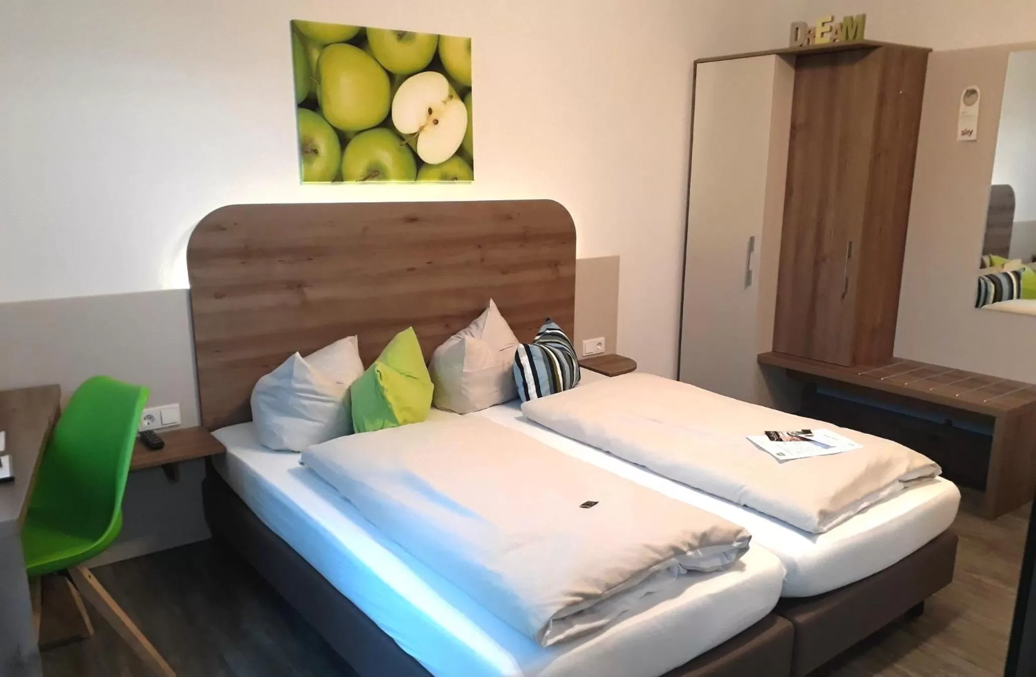 Other, Bed in Hotel M24 - Alle Zimmer mit Küchenzeile