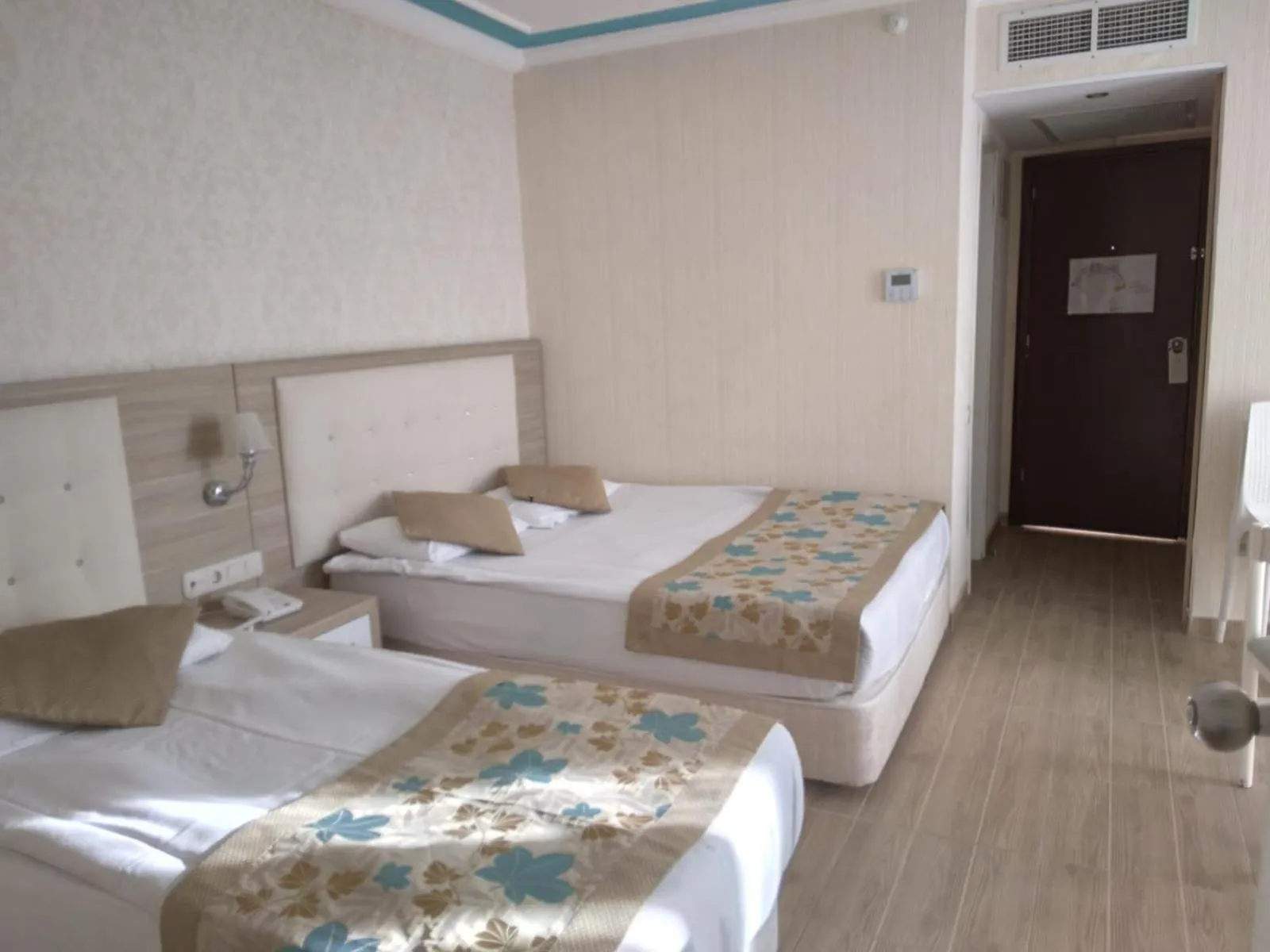 Bedroom, Bed in Cender Hotel