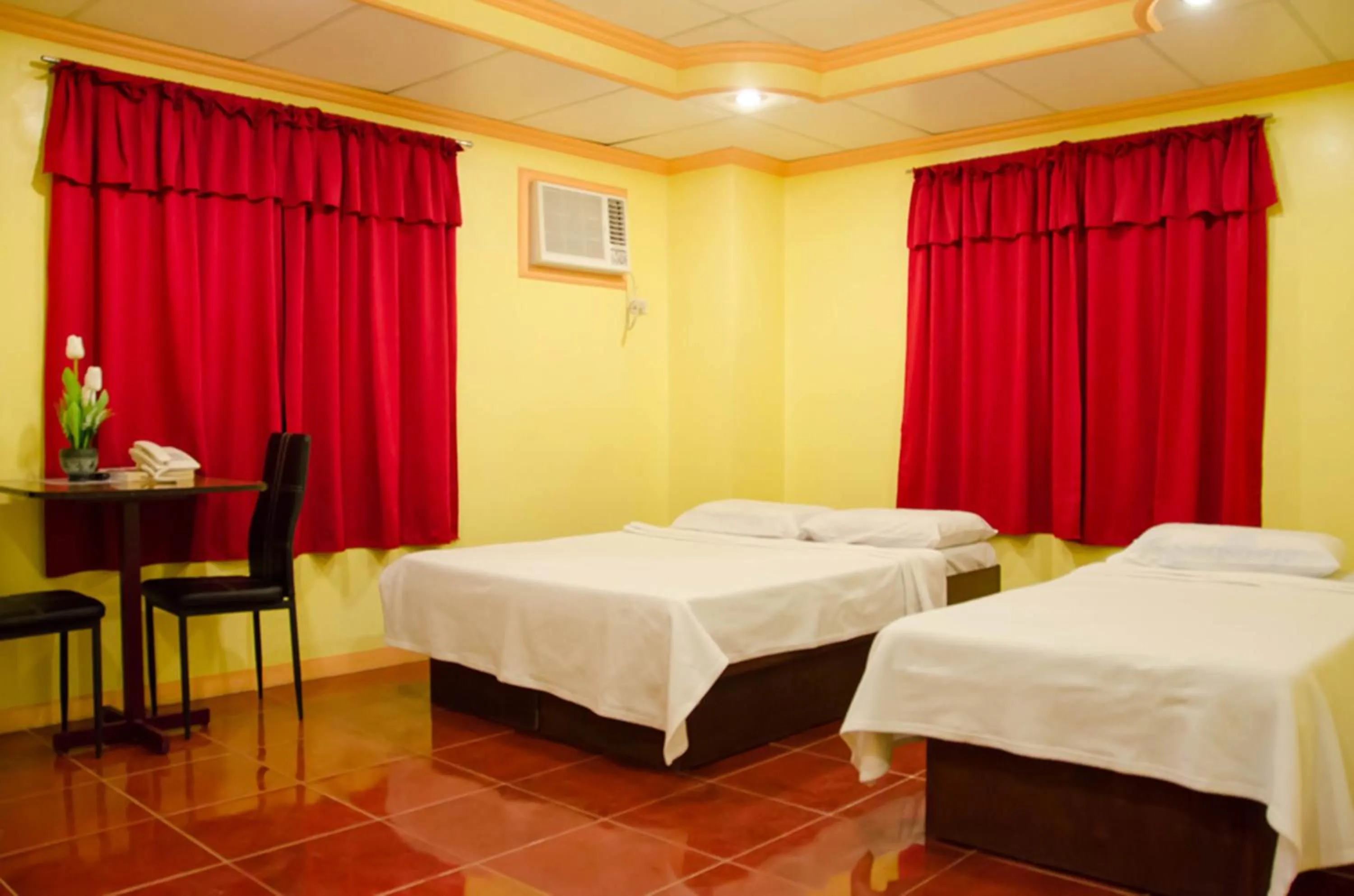 Photo of the whole room in Allson's Inn