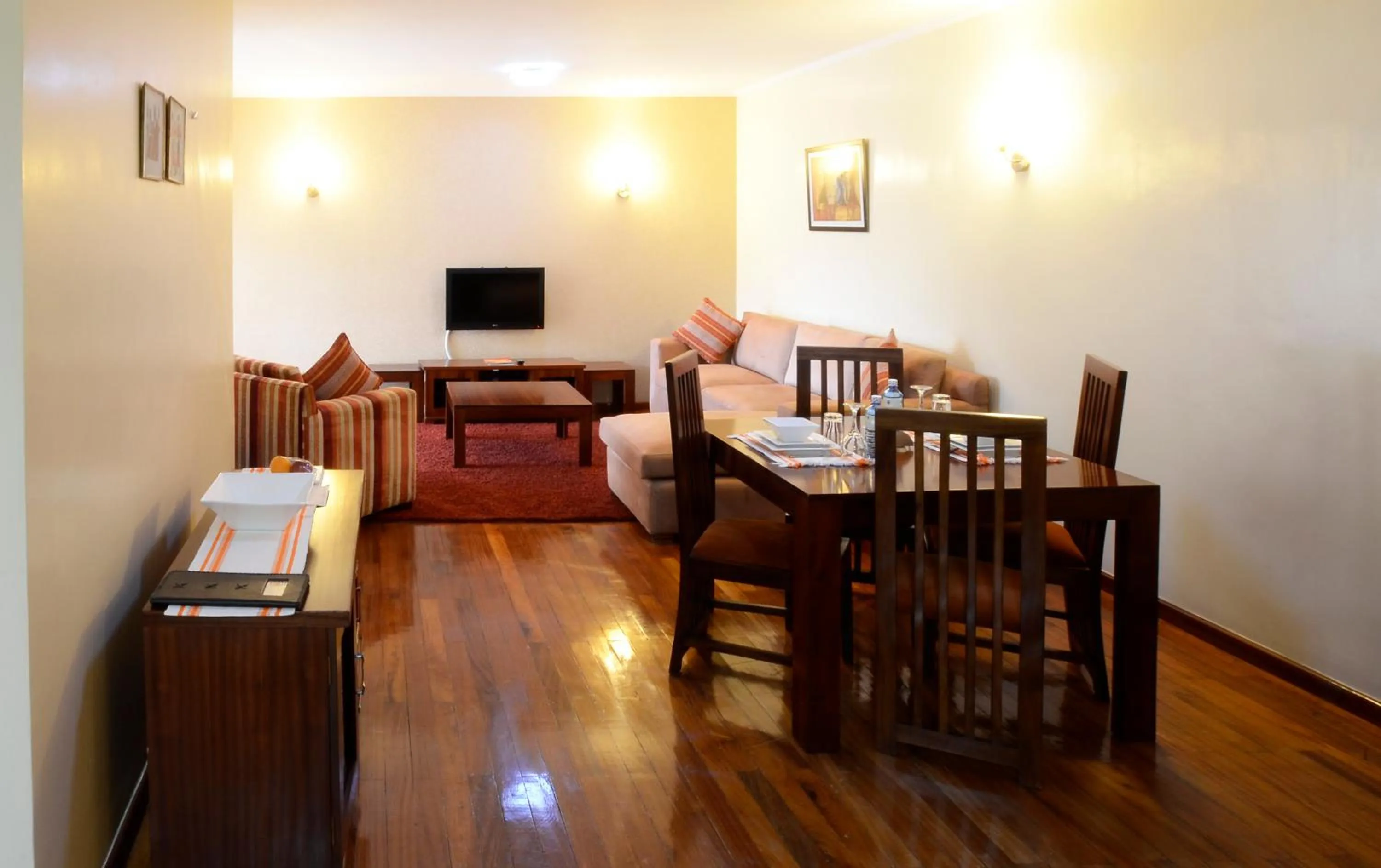 Breakfast in Waridi Paradise Hotel and Suites