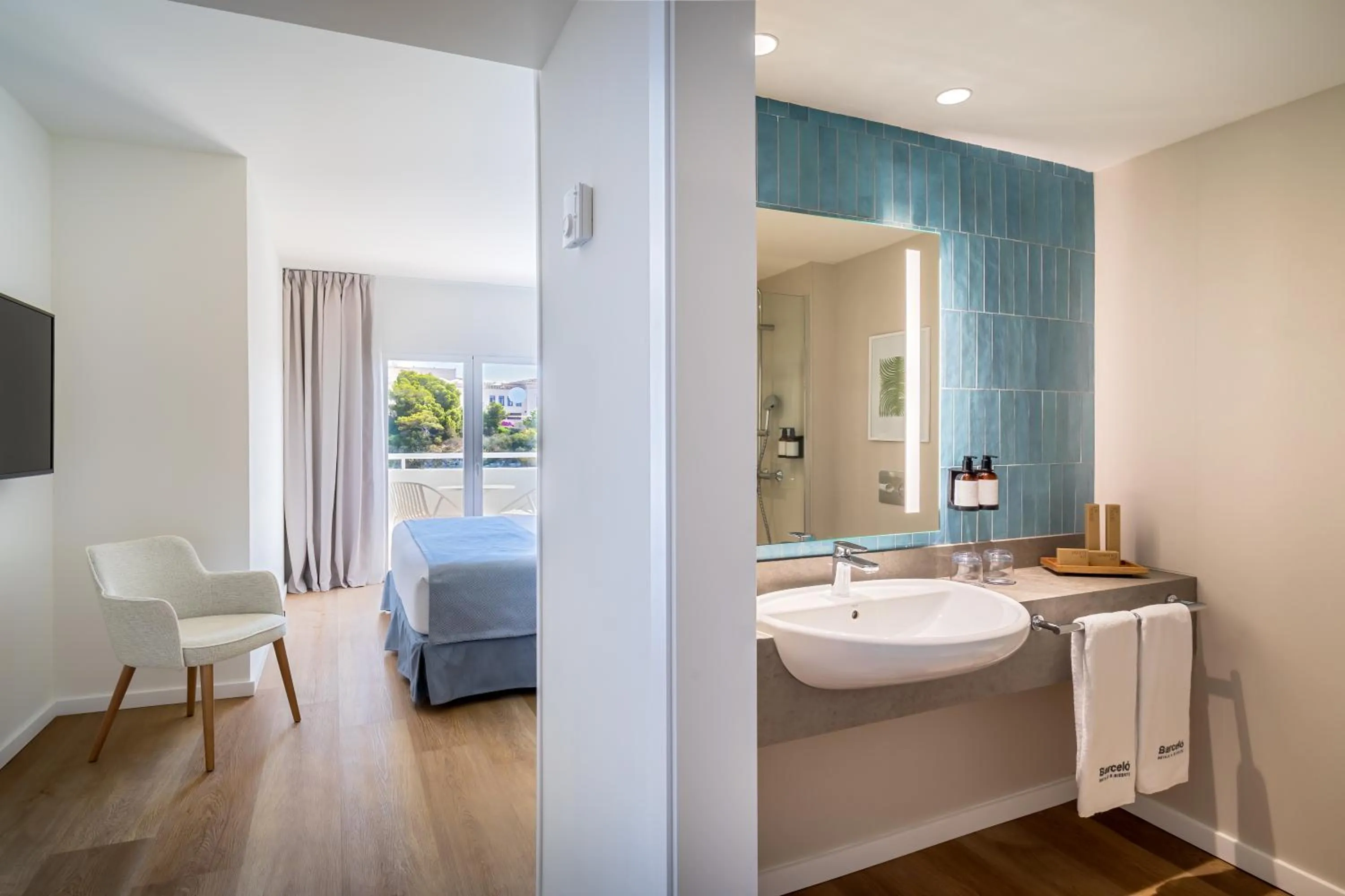 Bathroom, Bed in Barceló Ponent Beach