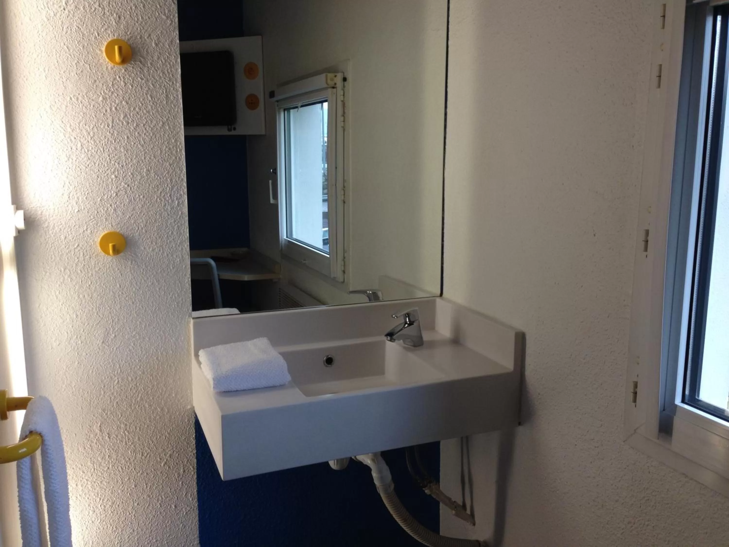 Bathroom in hotelF1 Saint Etienne Est La Grand Croix