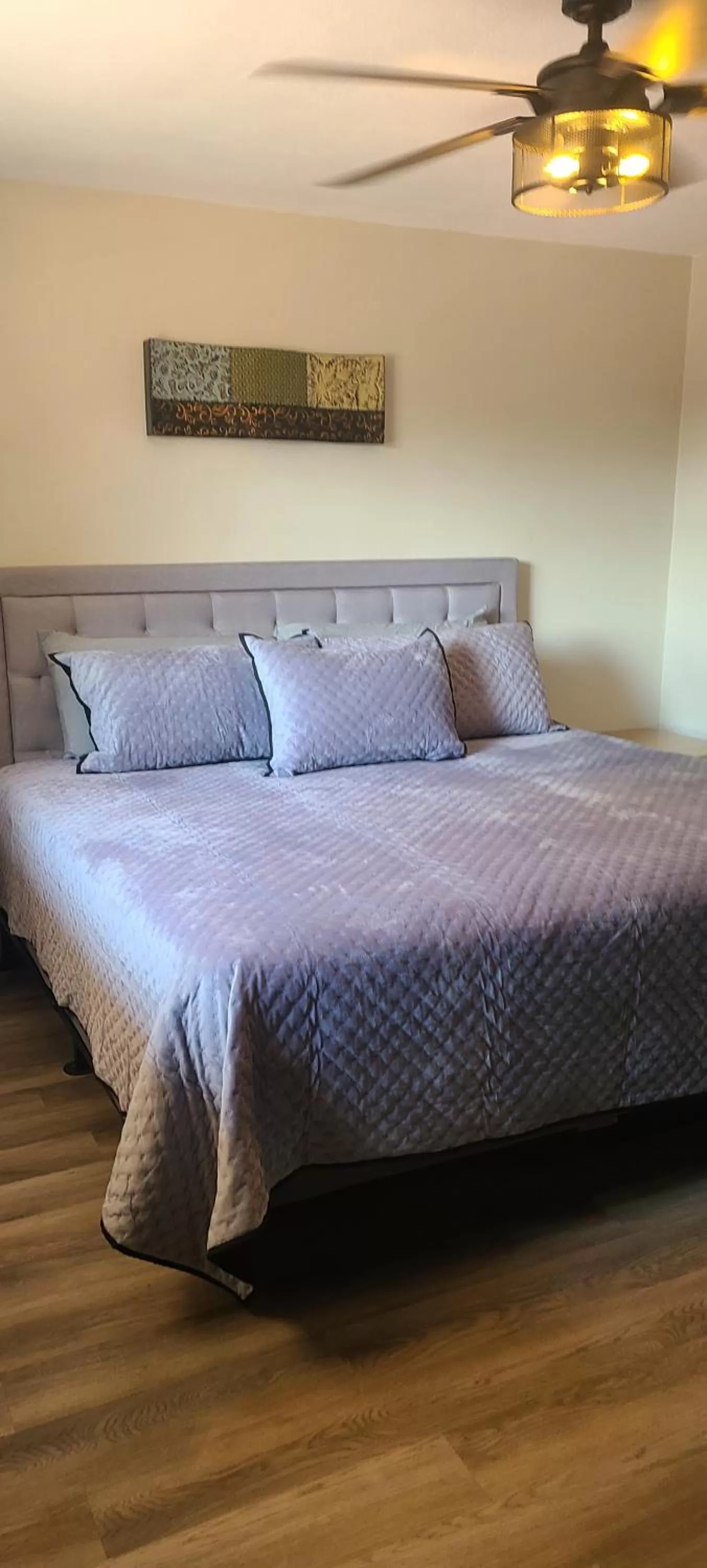 Kitchen or kitchenette, Bed in Red Rock Motel and Dam Motel