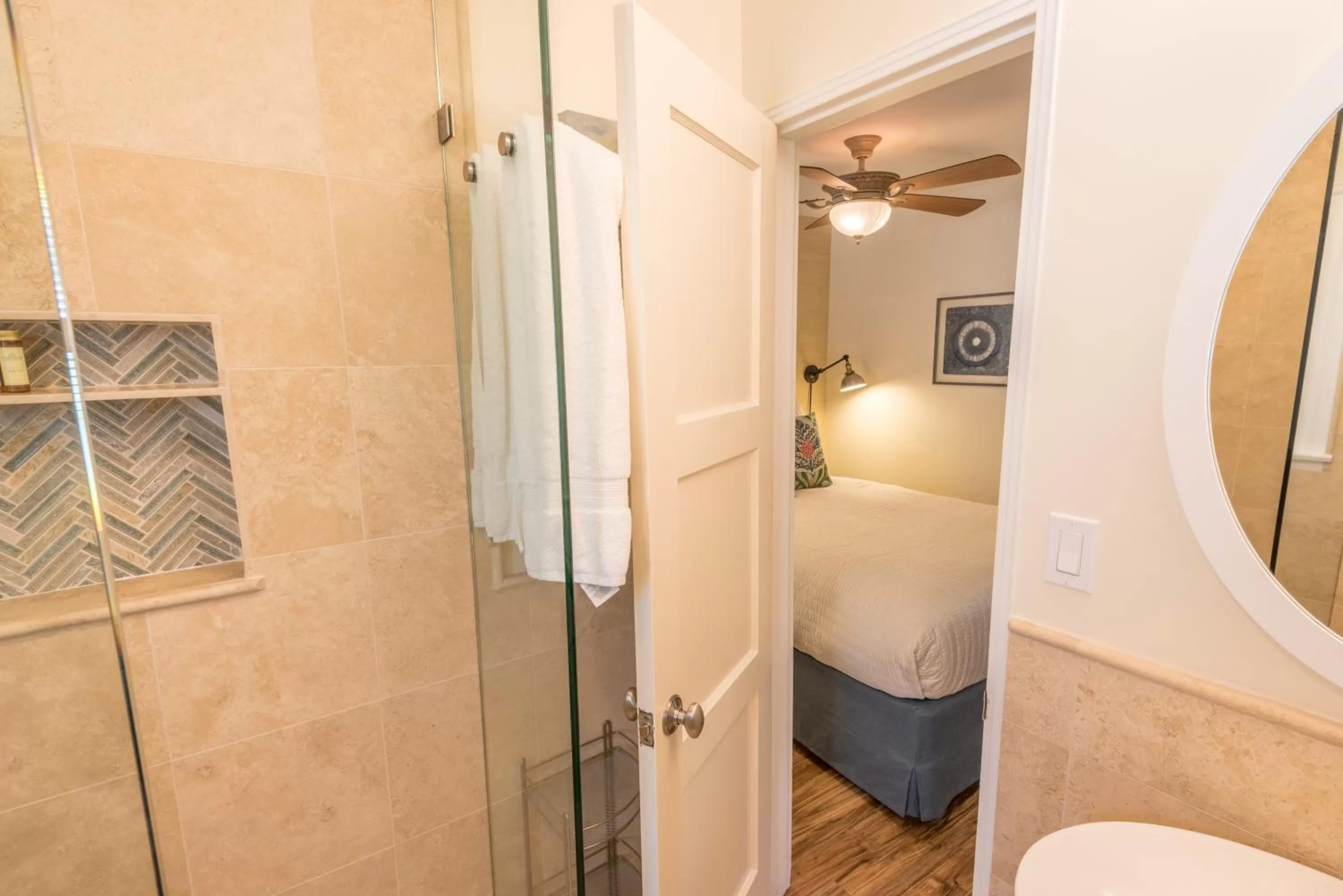 Bathroom in Harbor House Inn