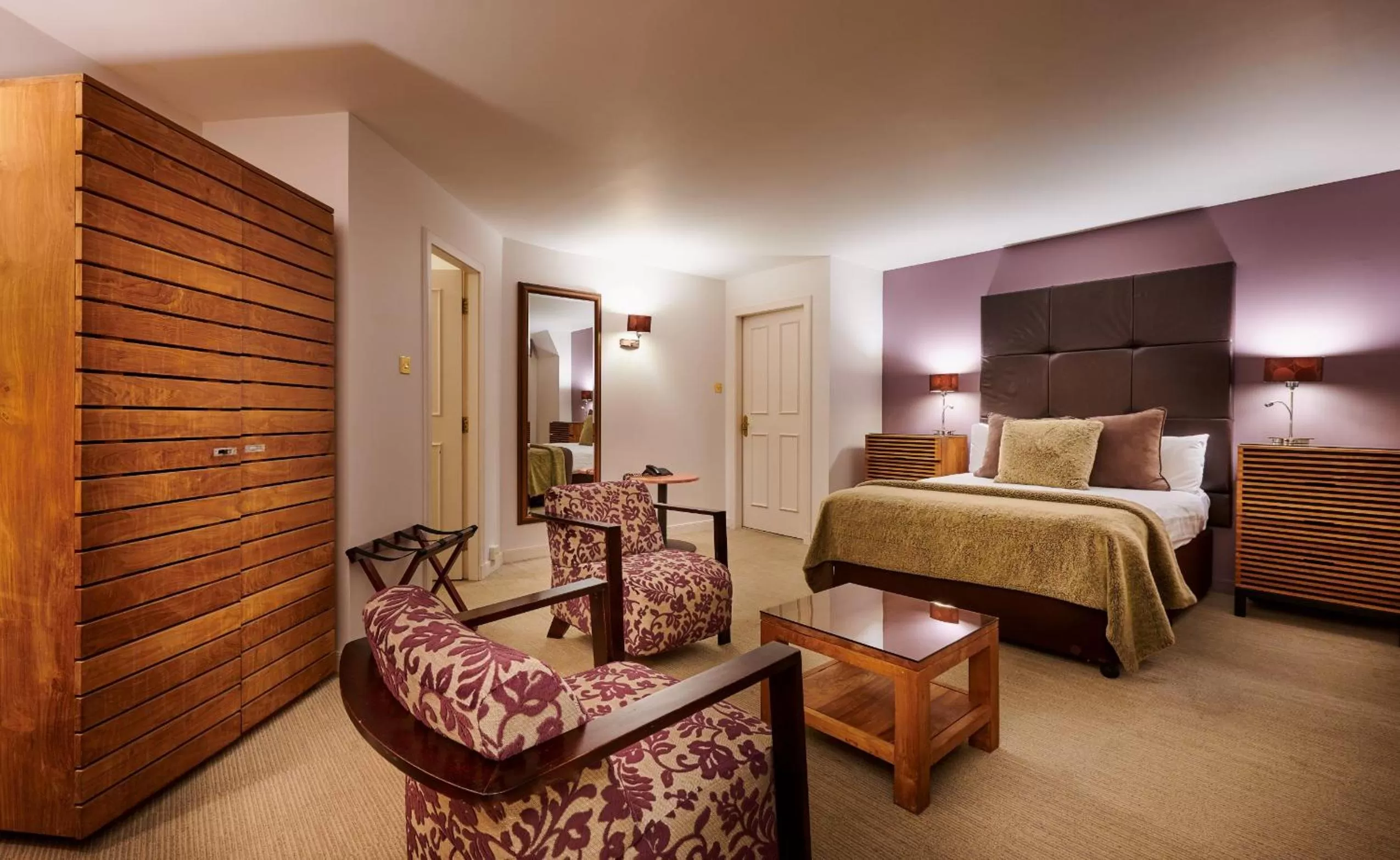 Bed in Stirling Court Hotel