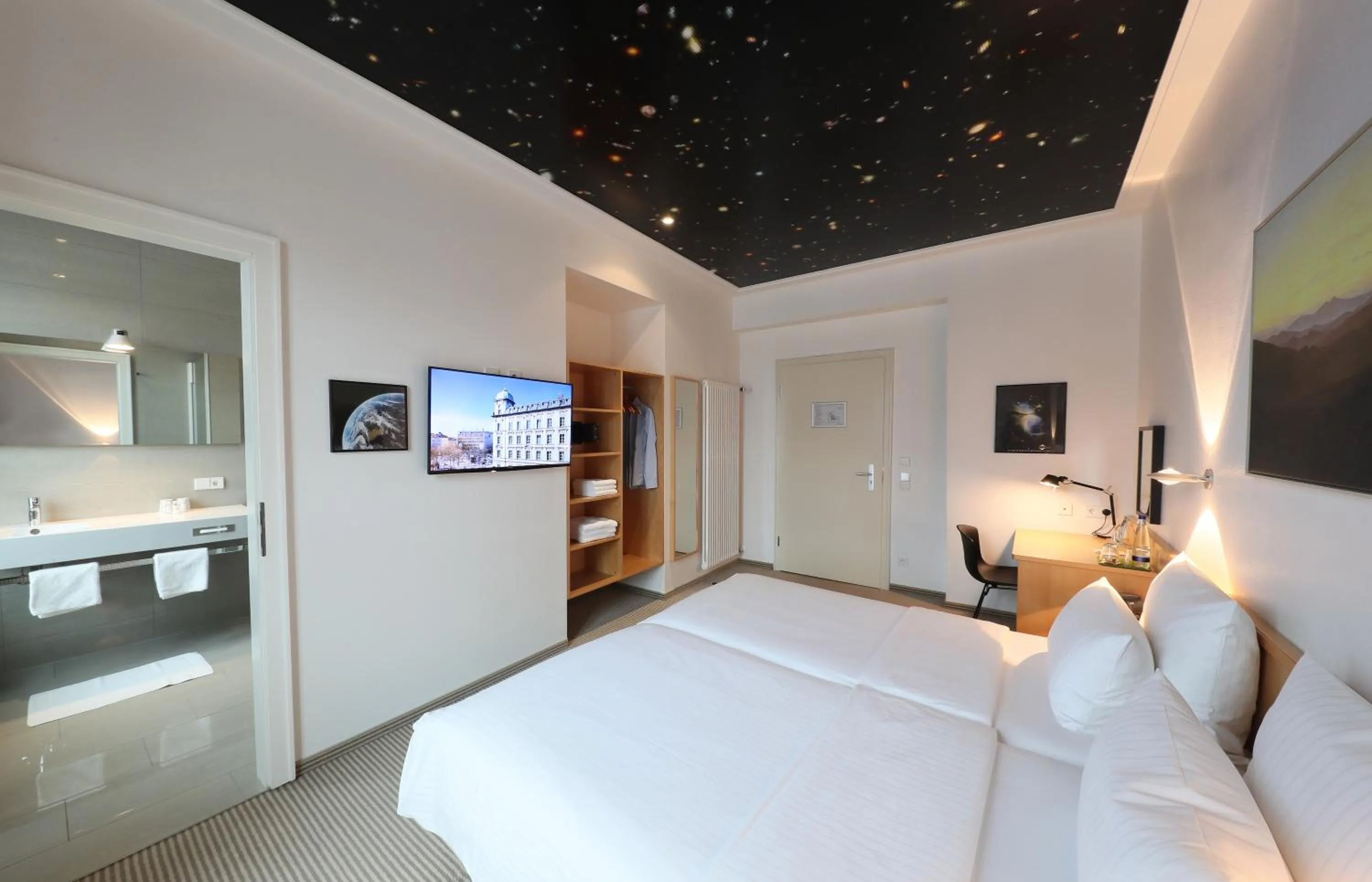 Photo of the whole room, Bed in MOMA1890 Boutique Hotel