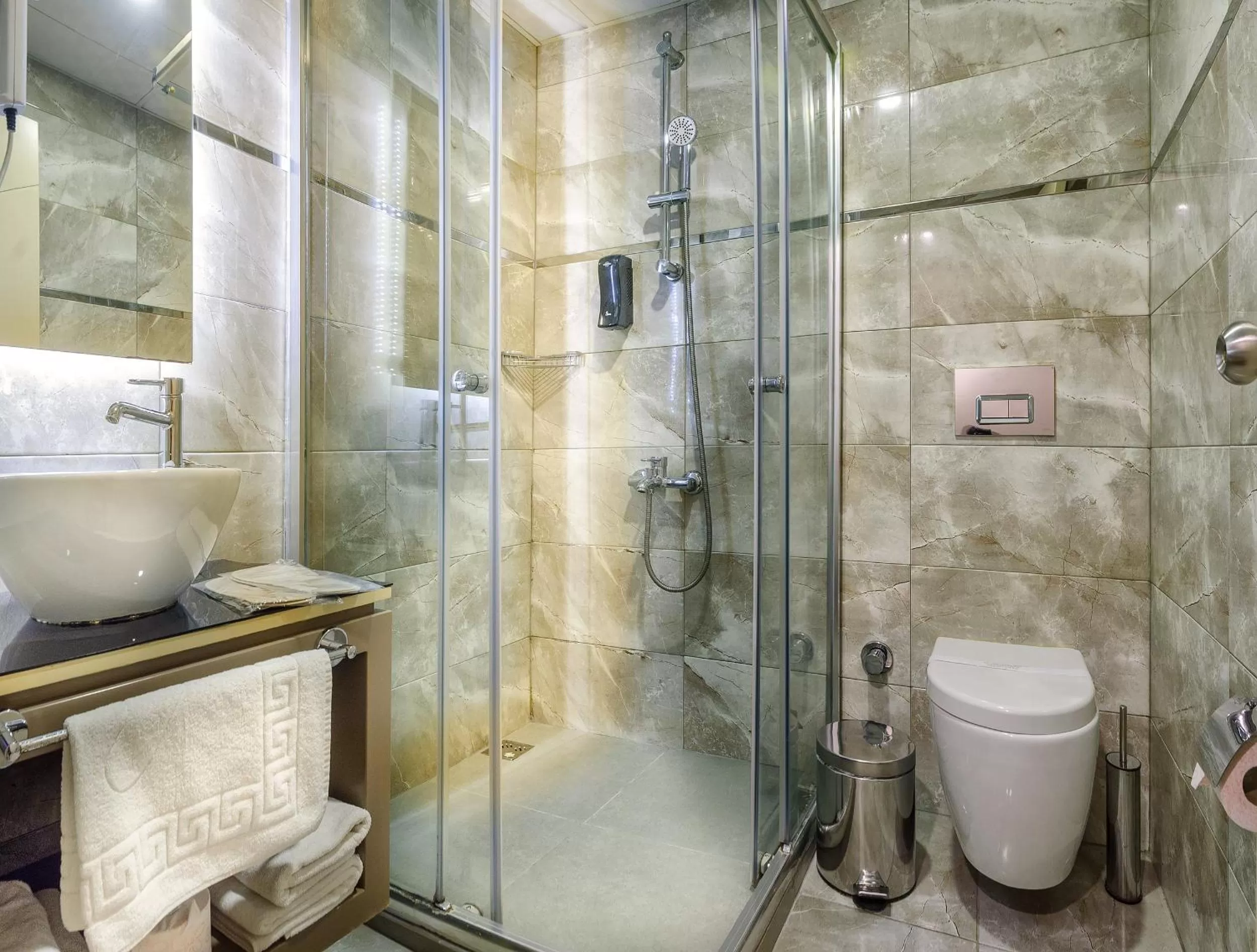 Shower, Bathroom in Hotel Bossuite Kadikoy