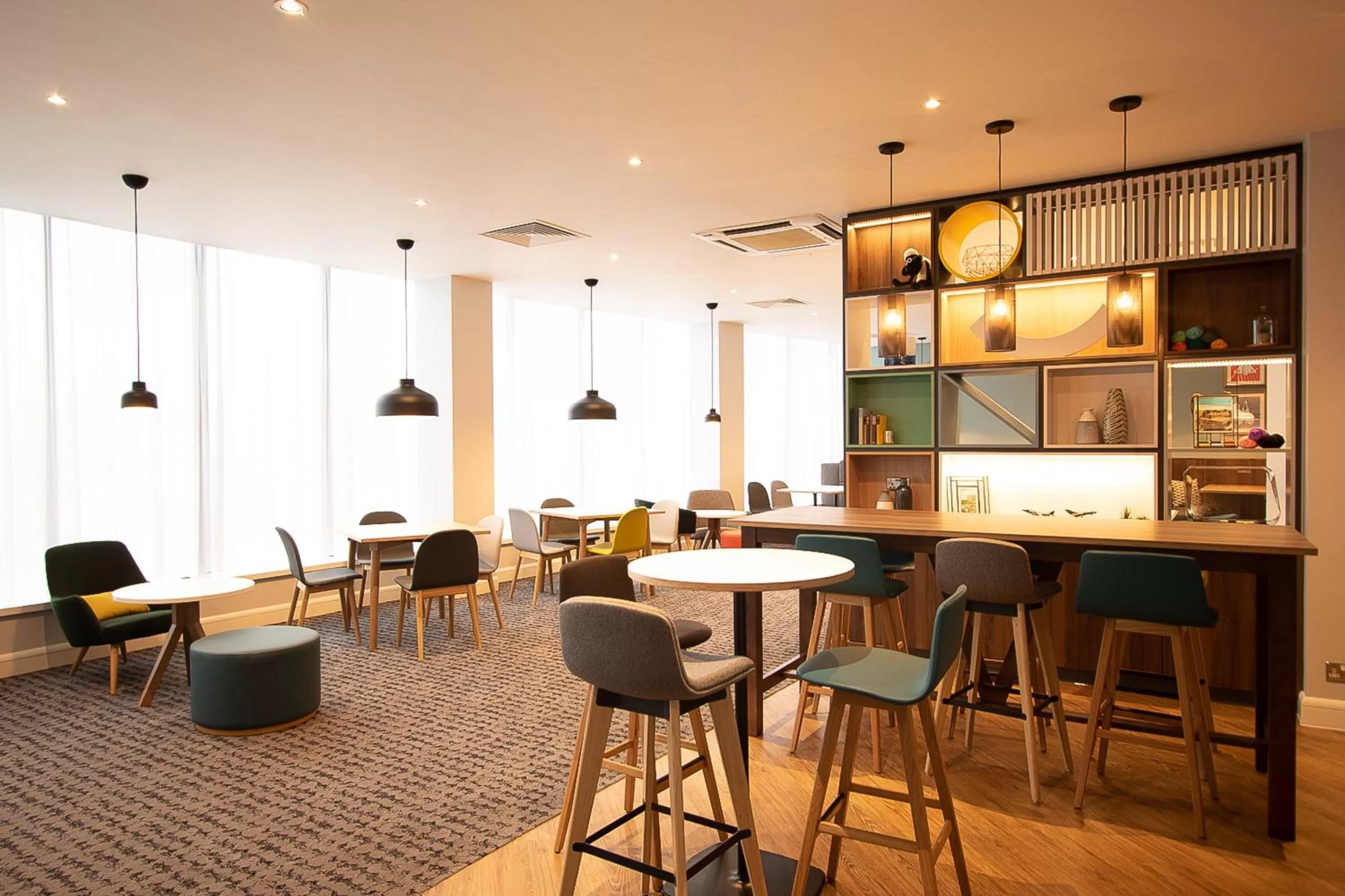 Lounge or bar in Holiday Inn Preston by IHG