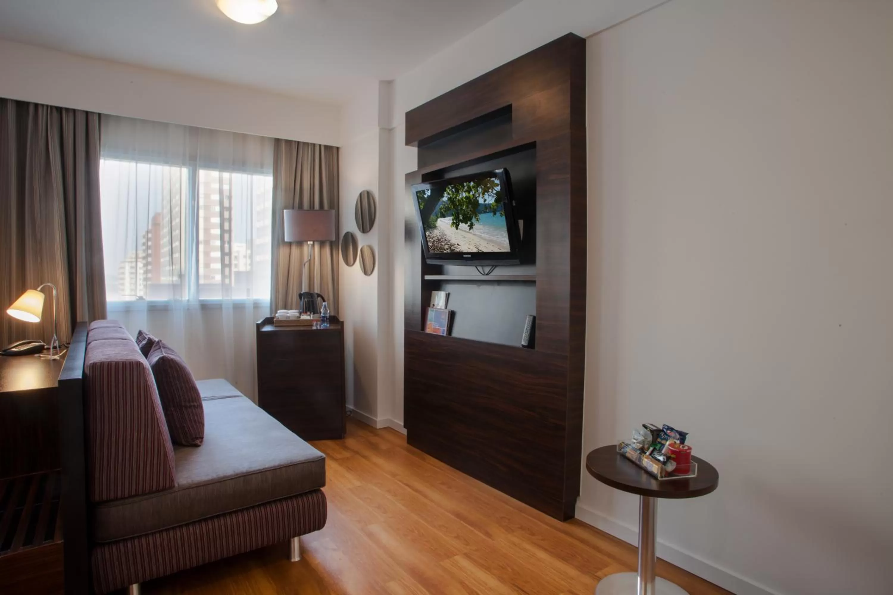 Living room in Comfort Suites Alphaville