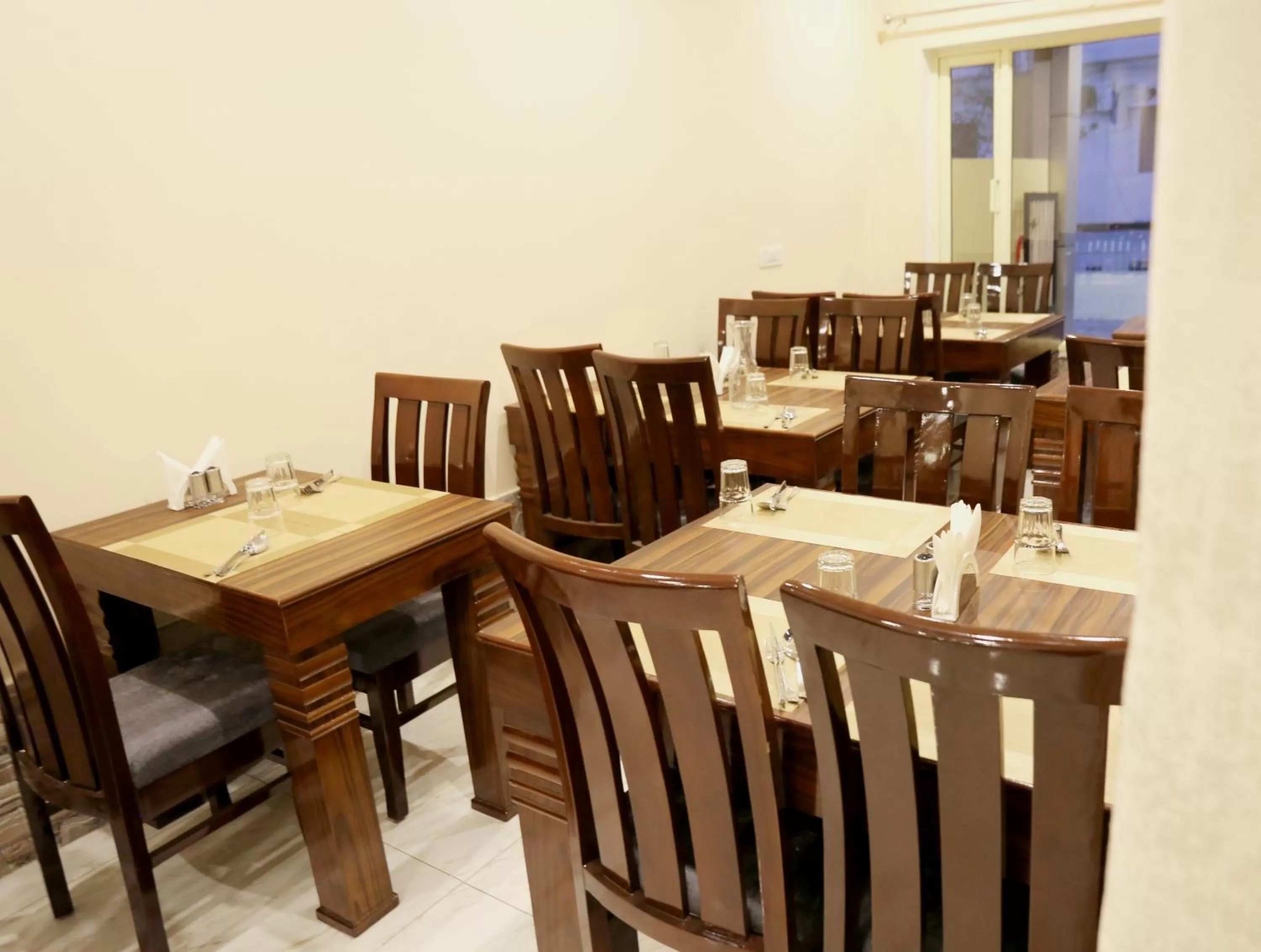 Restaurant/places to eat in Tapovan New Residency - 5 minutes walk to Laxman jhula