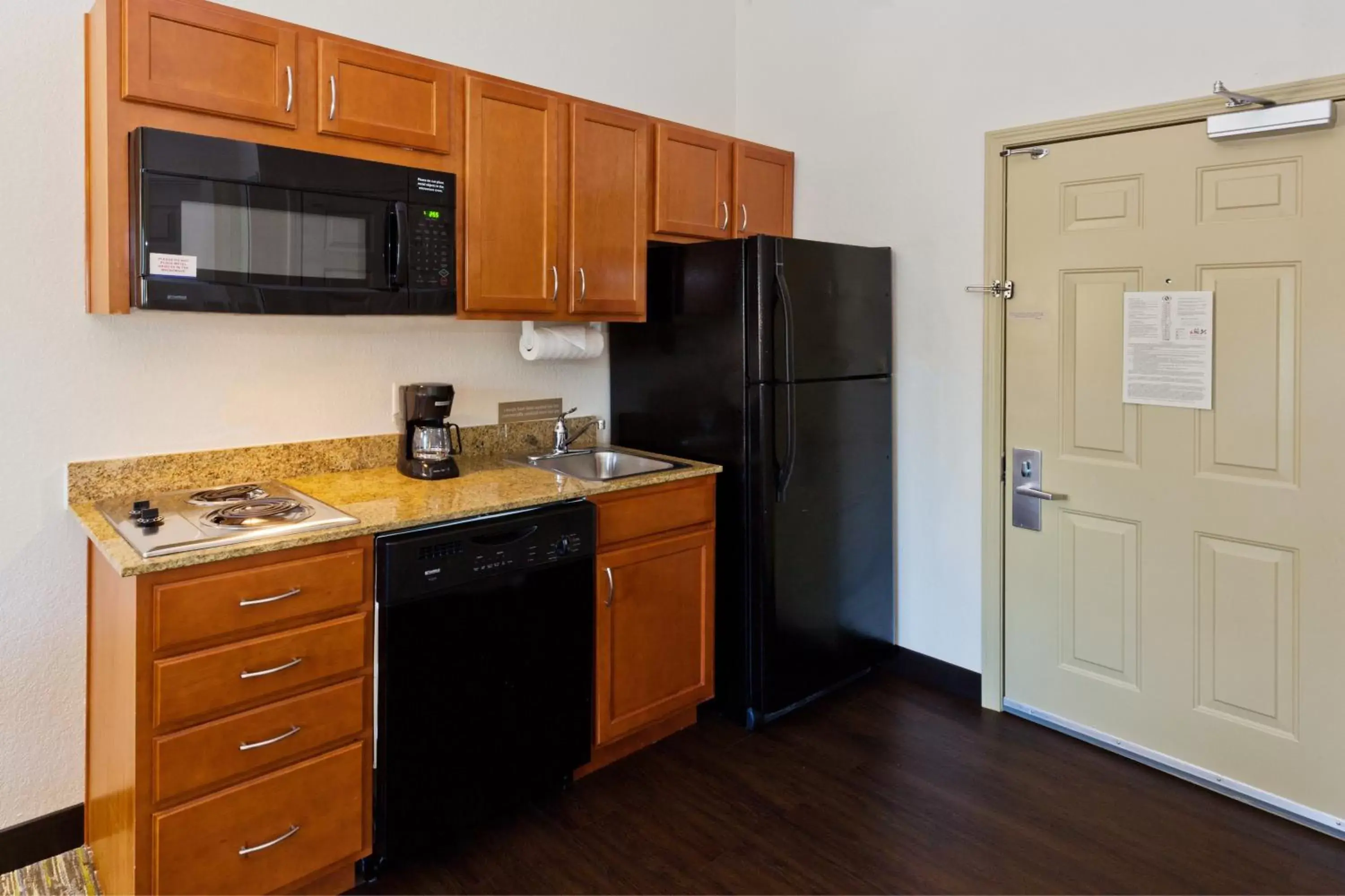 Queen Studio with Mobility Accessible Tub in Candlewood Suites Eastchase Park, an IHG Hotel Queen Studio with Mobility Accessible Tub in Candlewood Suites Eastchase Park, an IHG Hotel