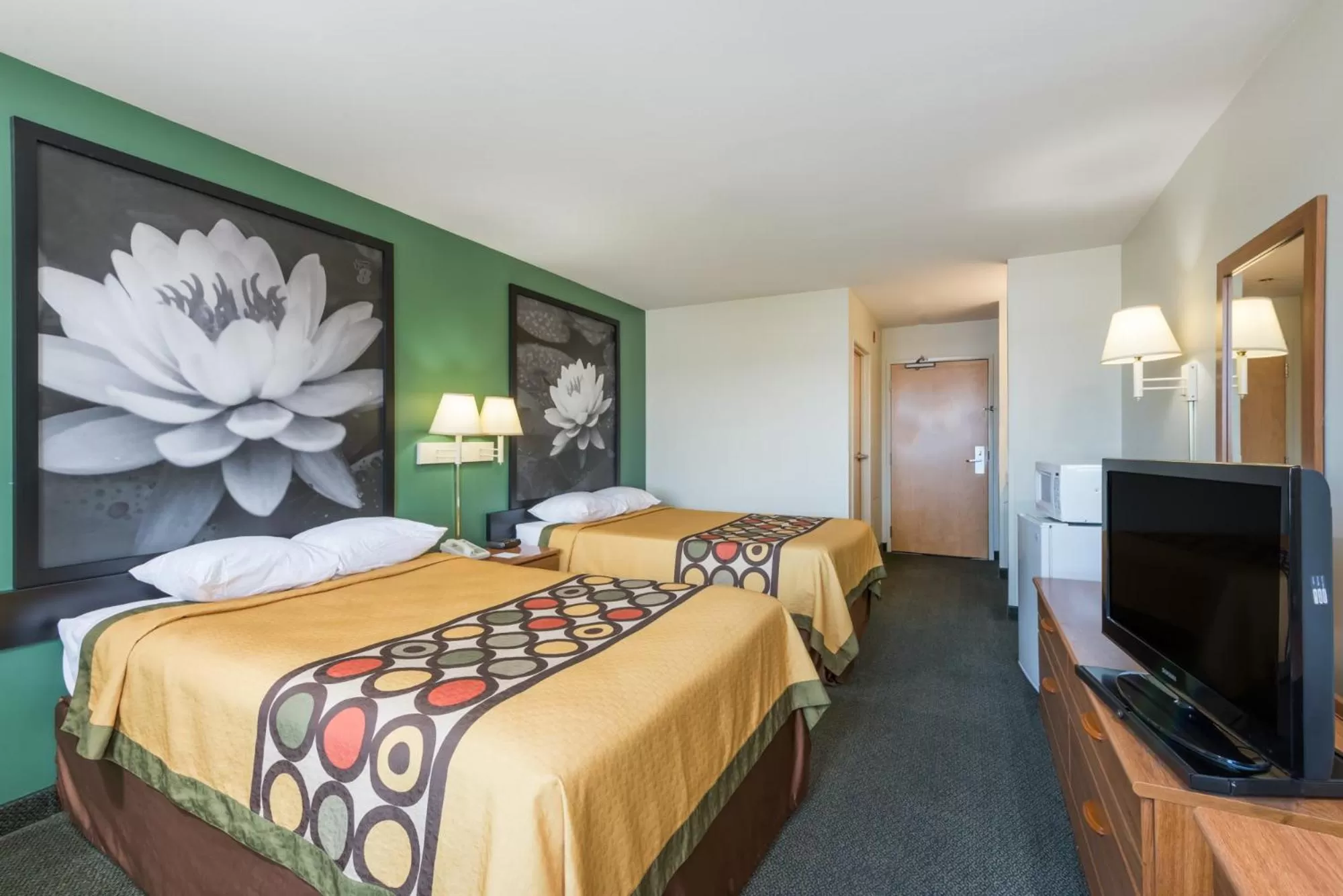 Bed in Super 8 by Wyndham Hagerstown/Halfway Area