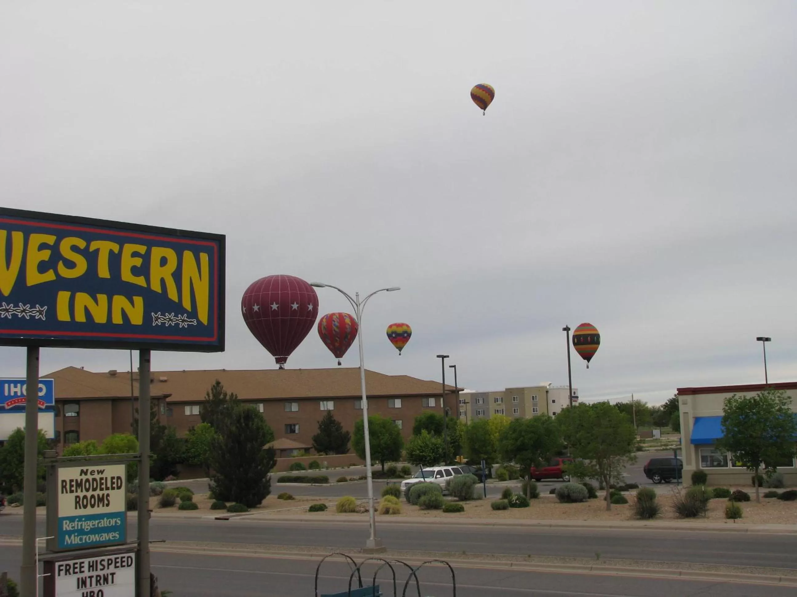 Entertainment in Western Inn Roswell