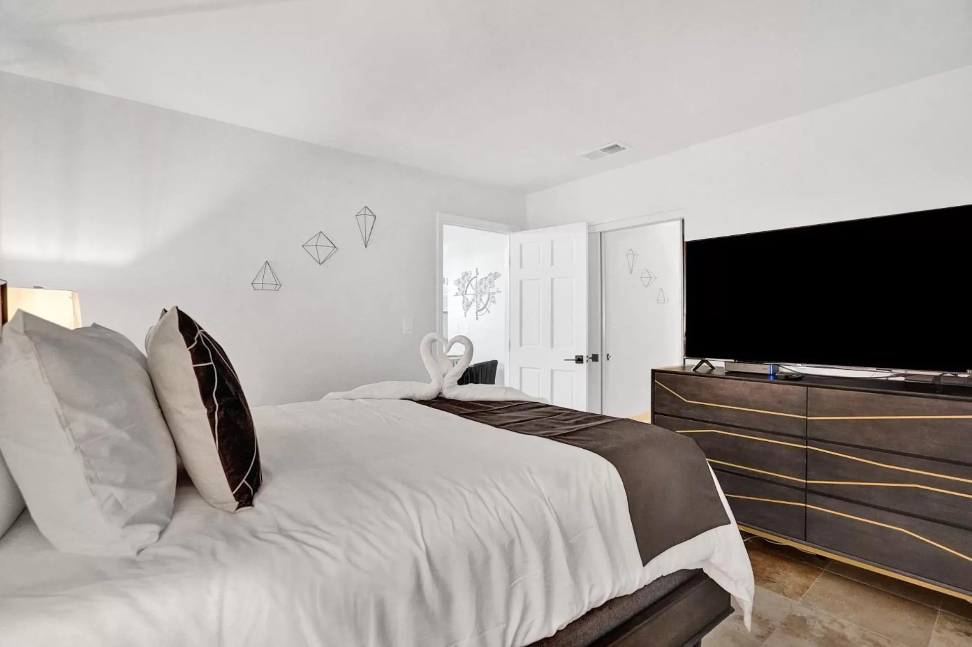 Other, Bed in RA suites