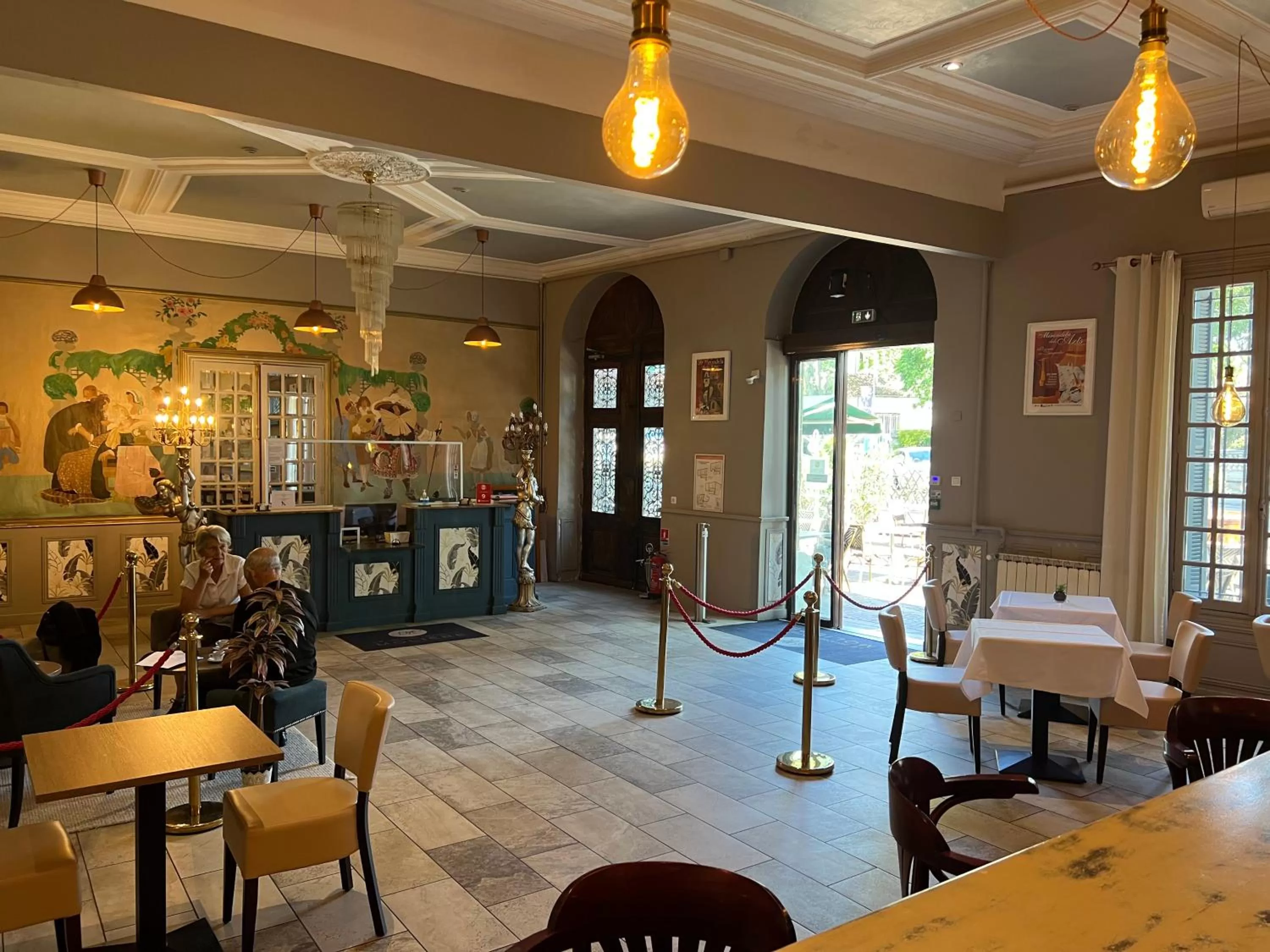 Lounge or bar in Le Grand Hôtel Molière
