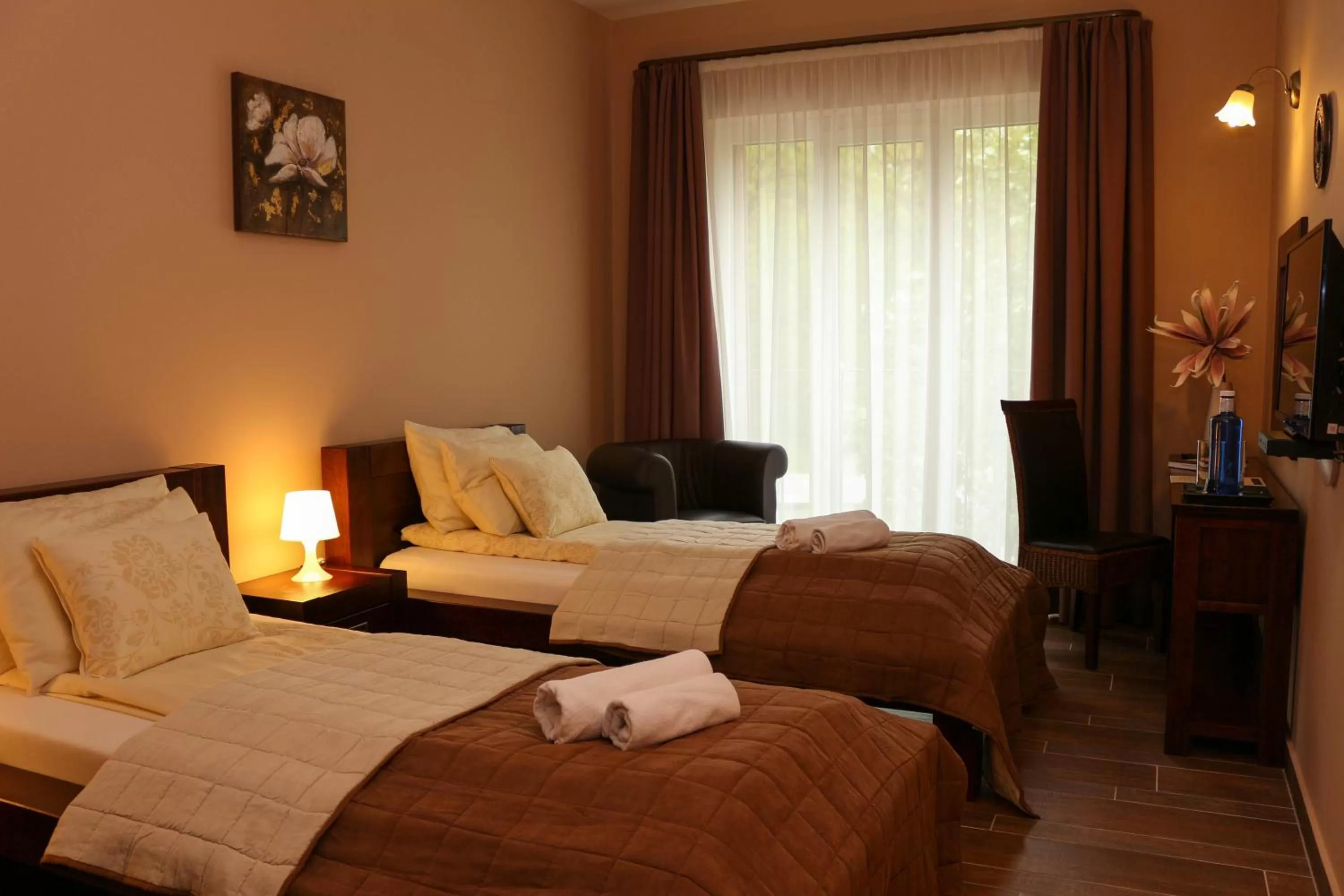 Photo of the whole room, Bed in Maya Panzio