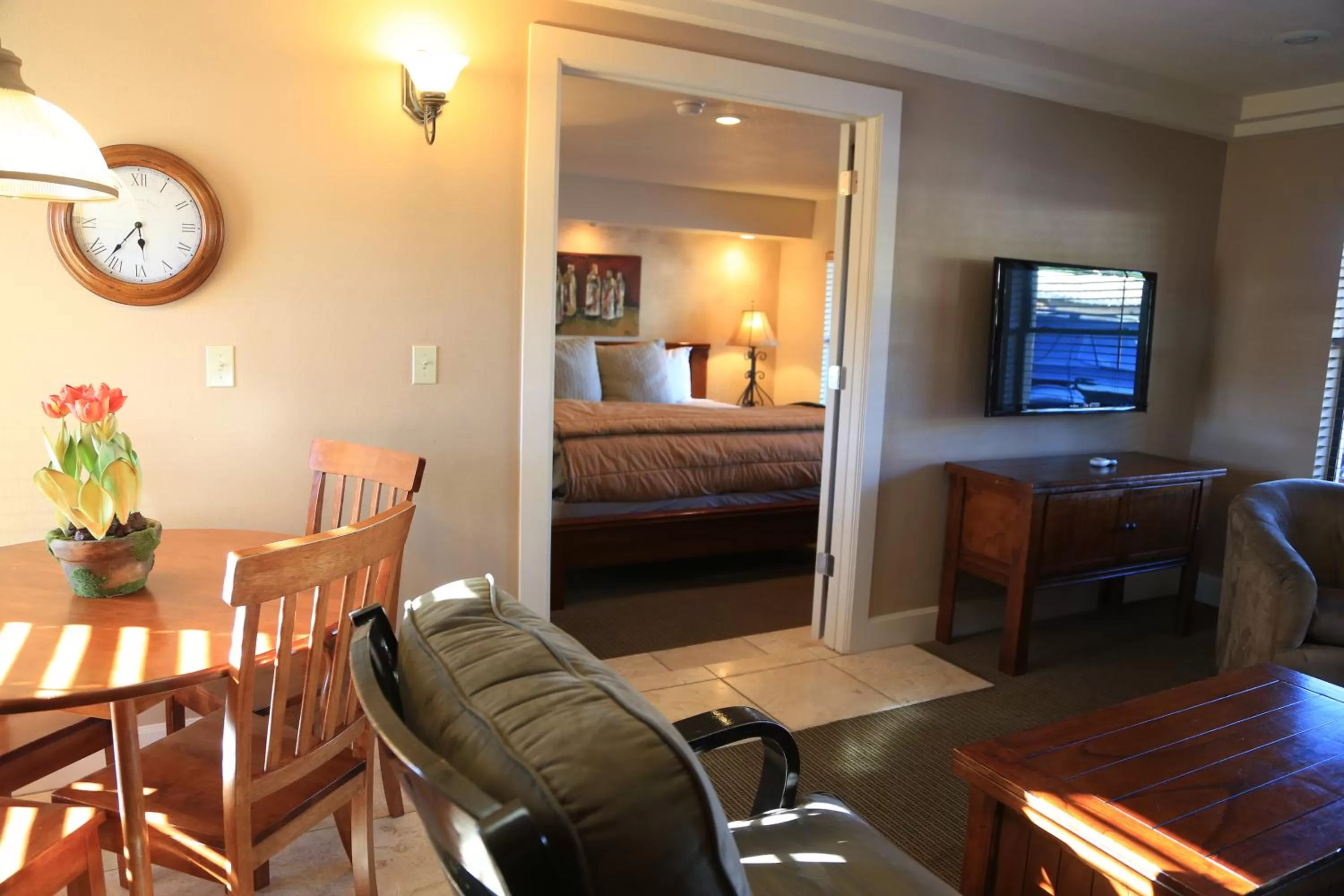 TV and multimedia in The Lodge on Route 66