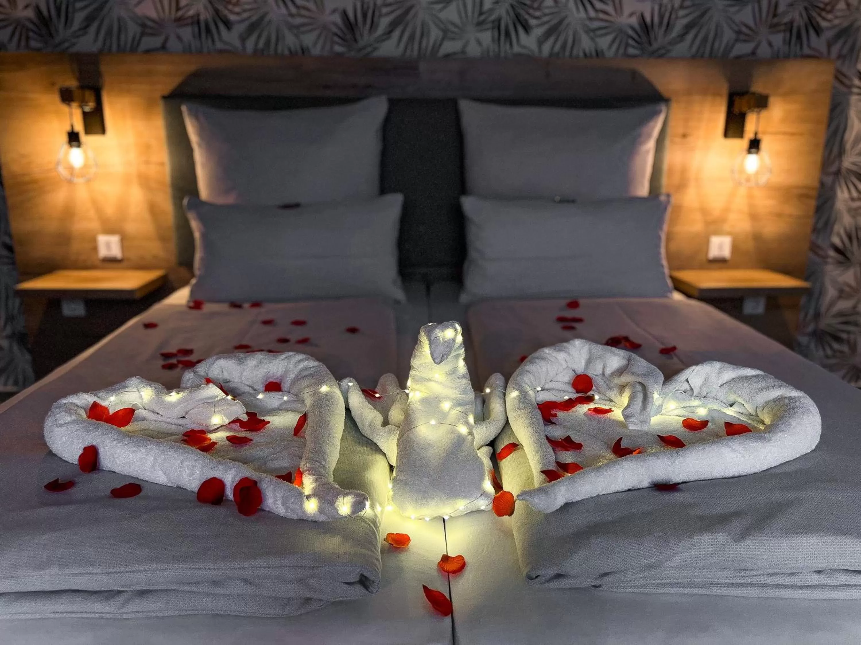 wedding, Bed in Hotel Le Filou