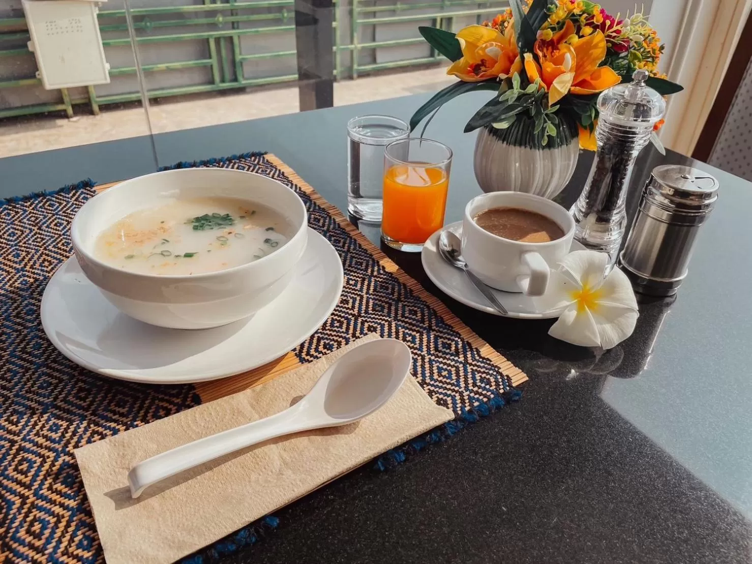 Asian breakfast in Hotel De Khuvieng