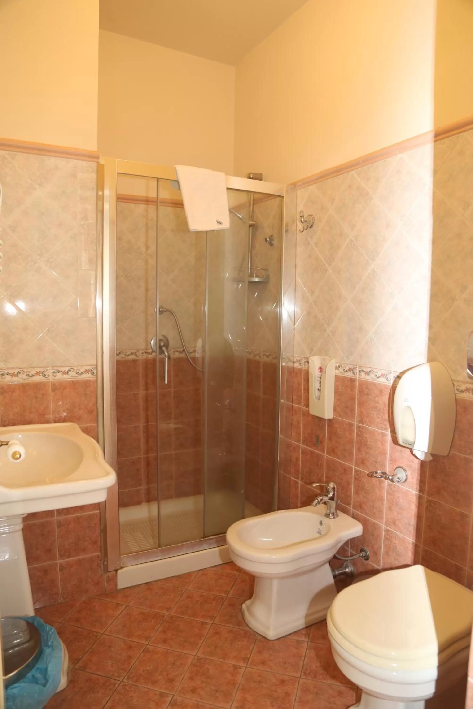 Bathroom in Hotel Sangiuliano 132 centro storico Catania