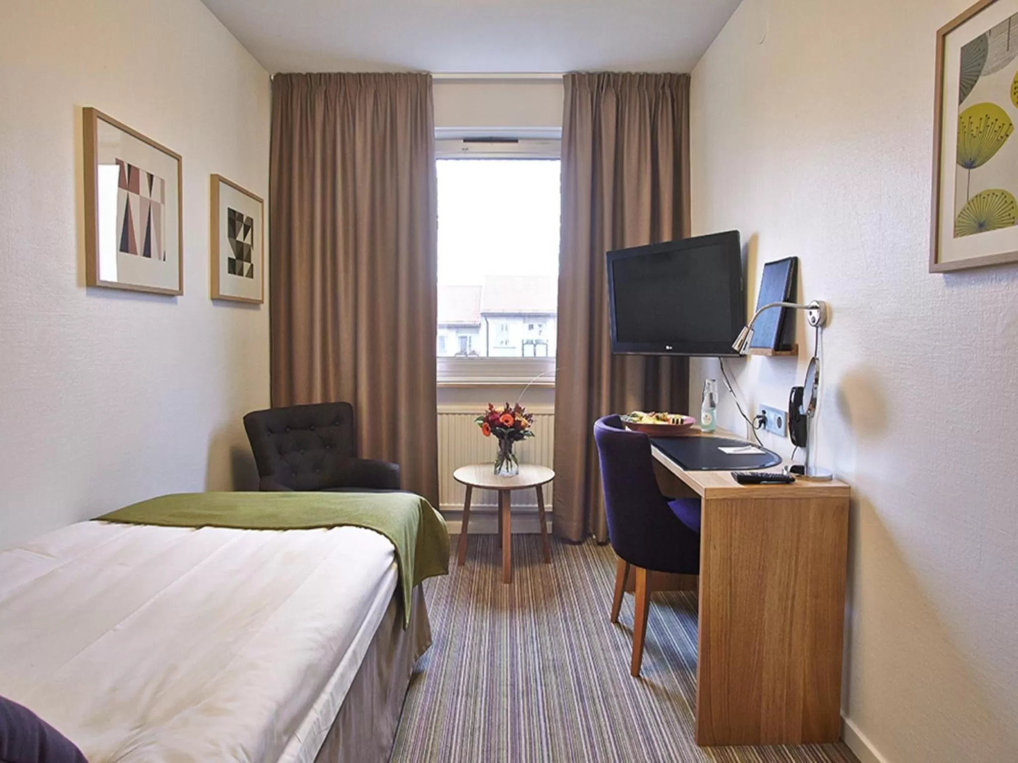 Photo of the whole room, Bed in Hotell Högland