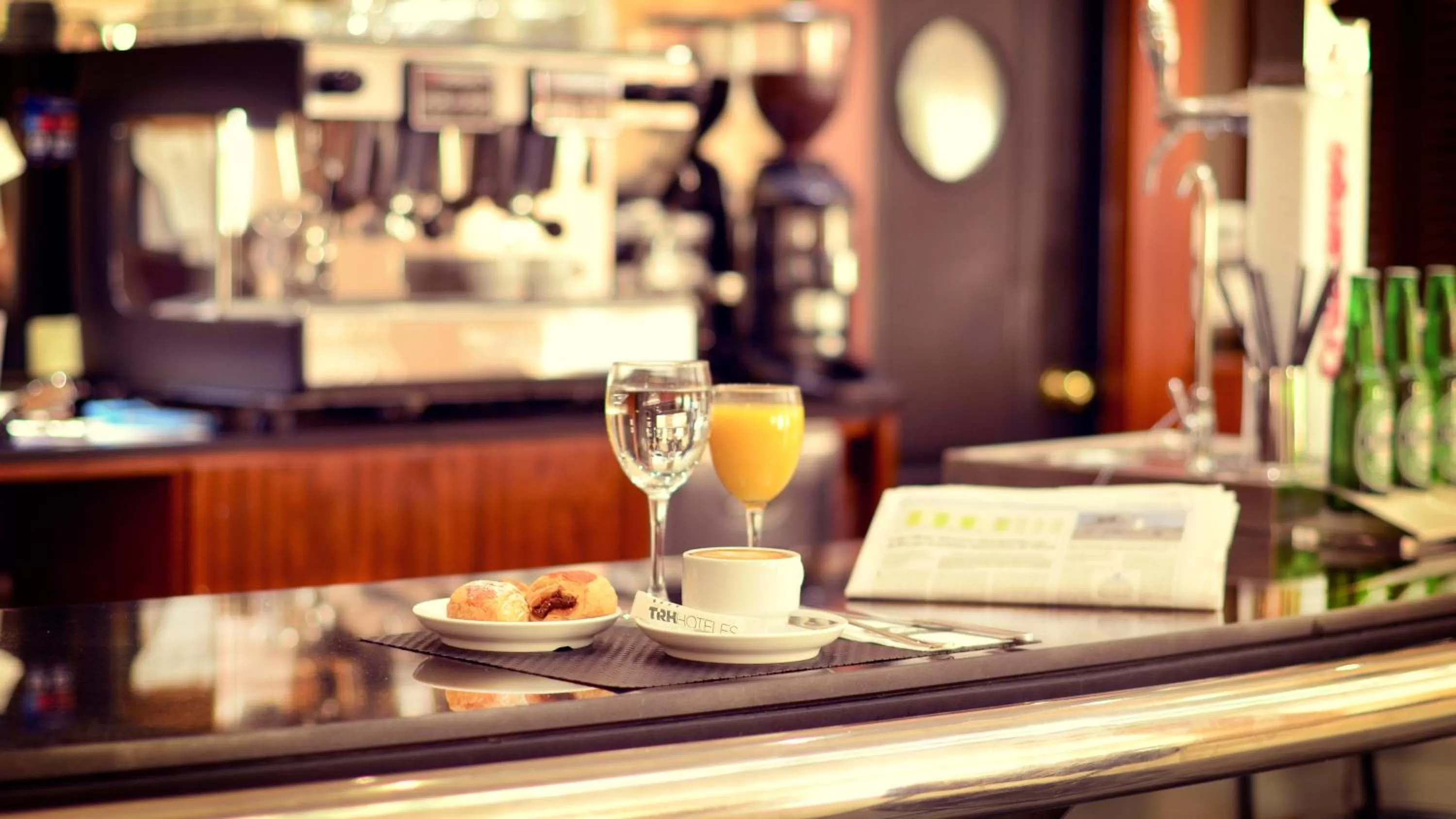 Restaurant/places to eat in Hotel TRH La Motilla