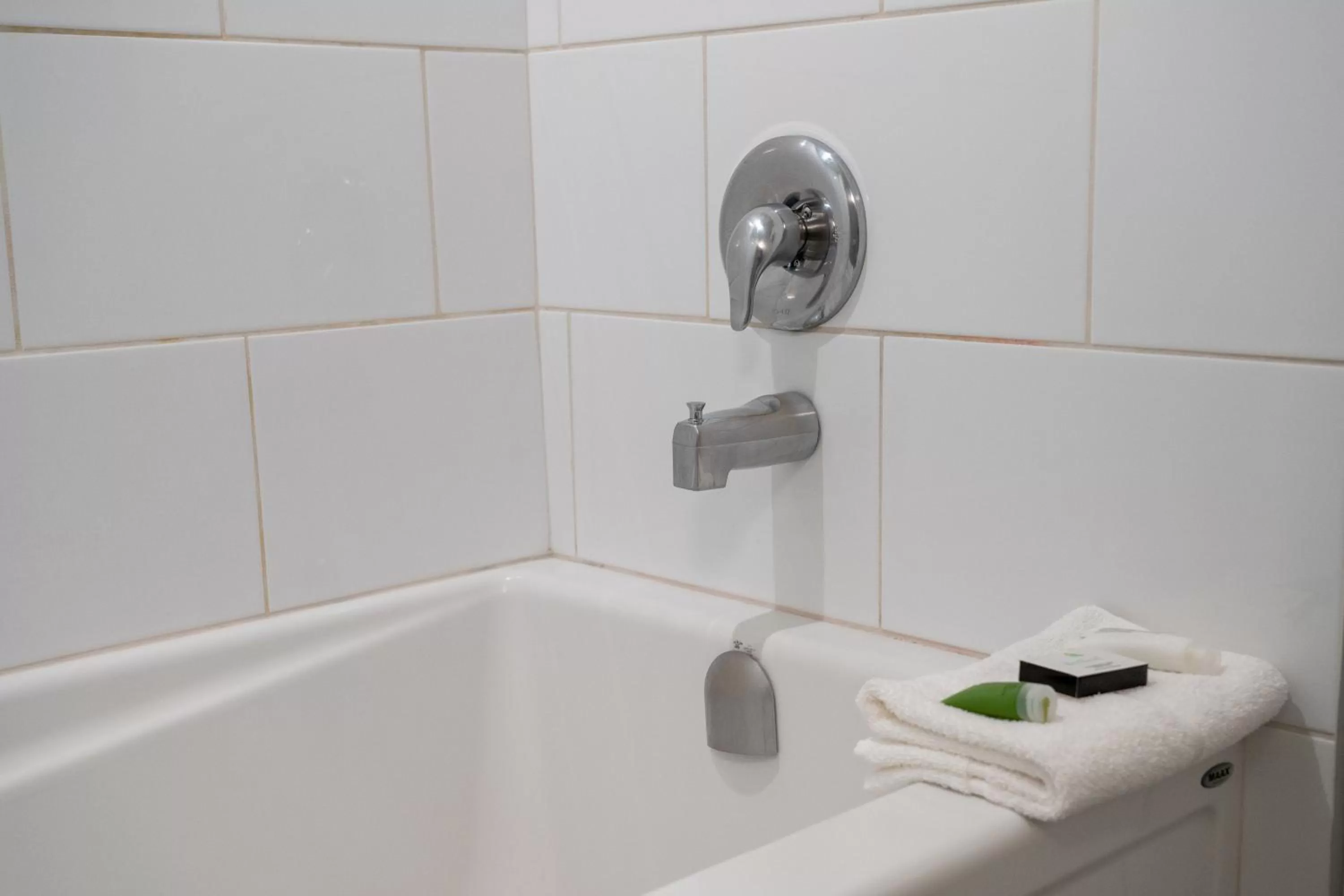 Bath in Red Carpet Inn